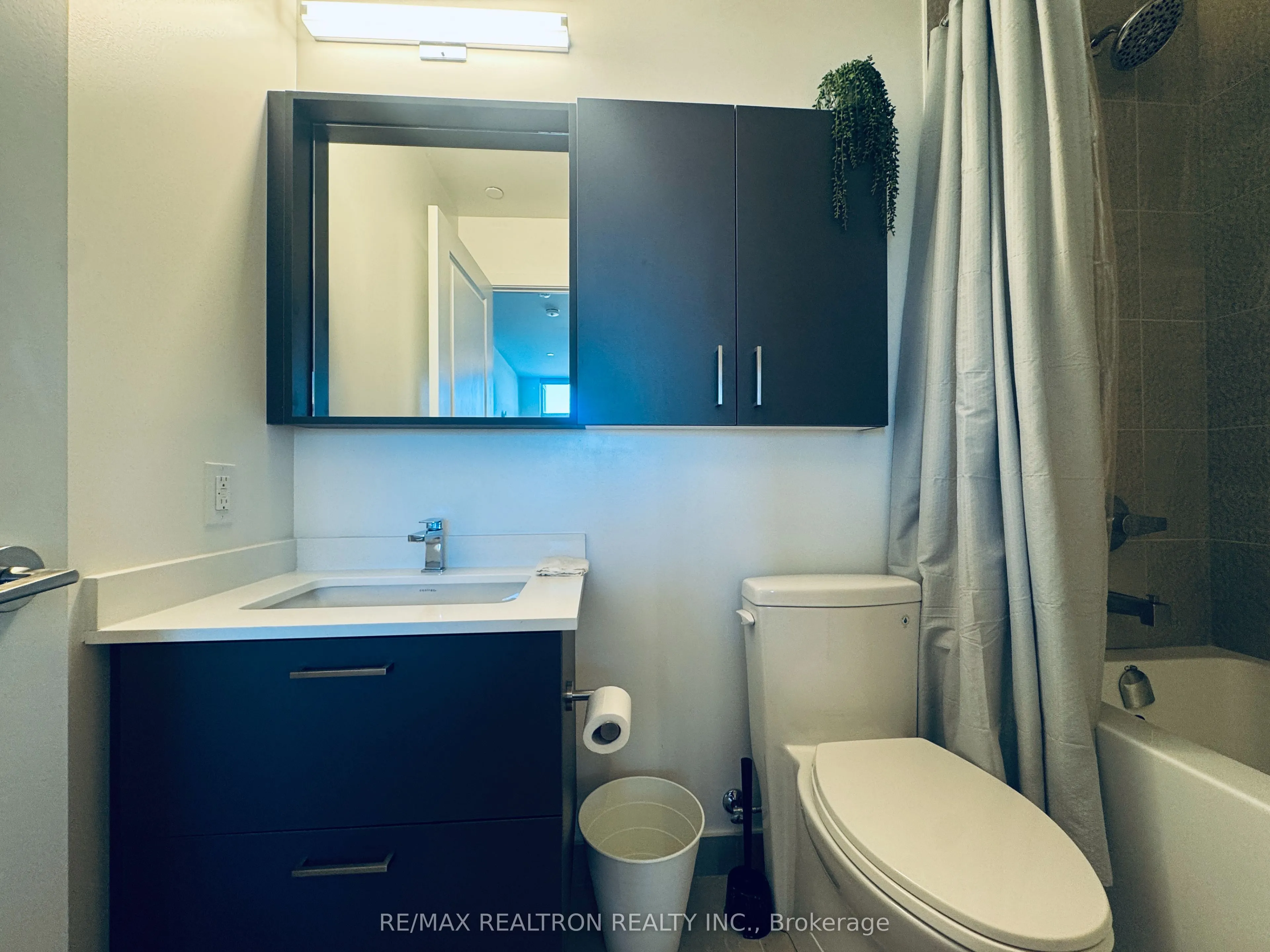 50 Upper Mall Way, #728