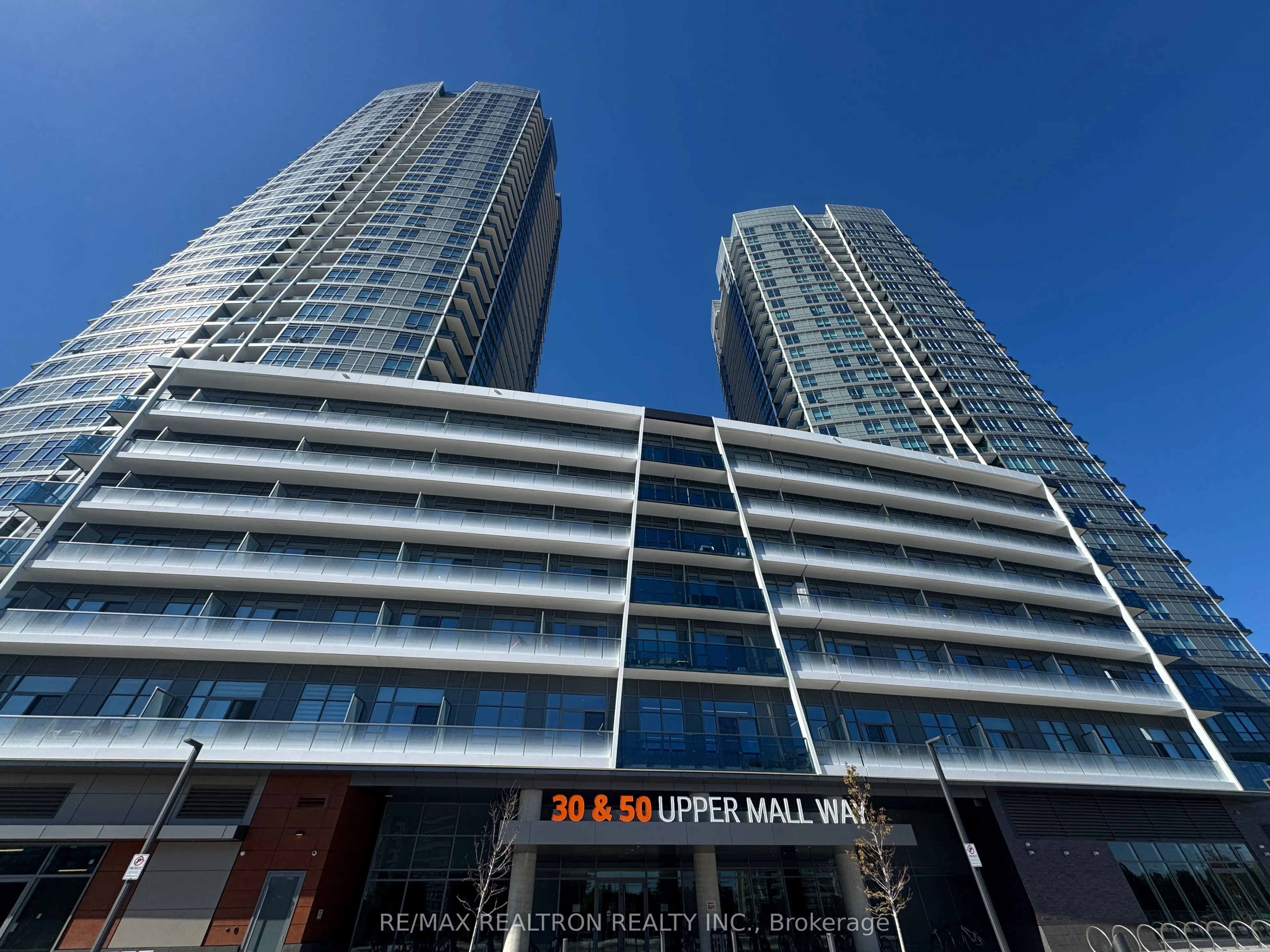 50 Upper Mall Way, #728