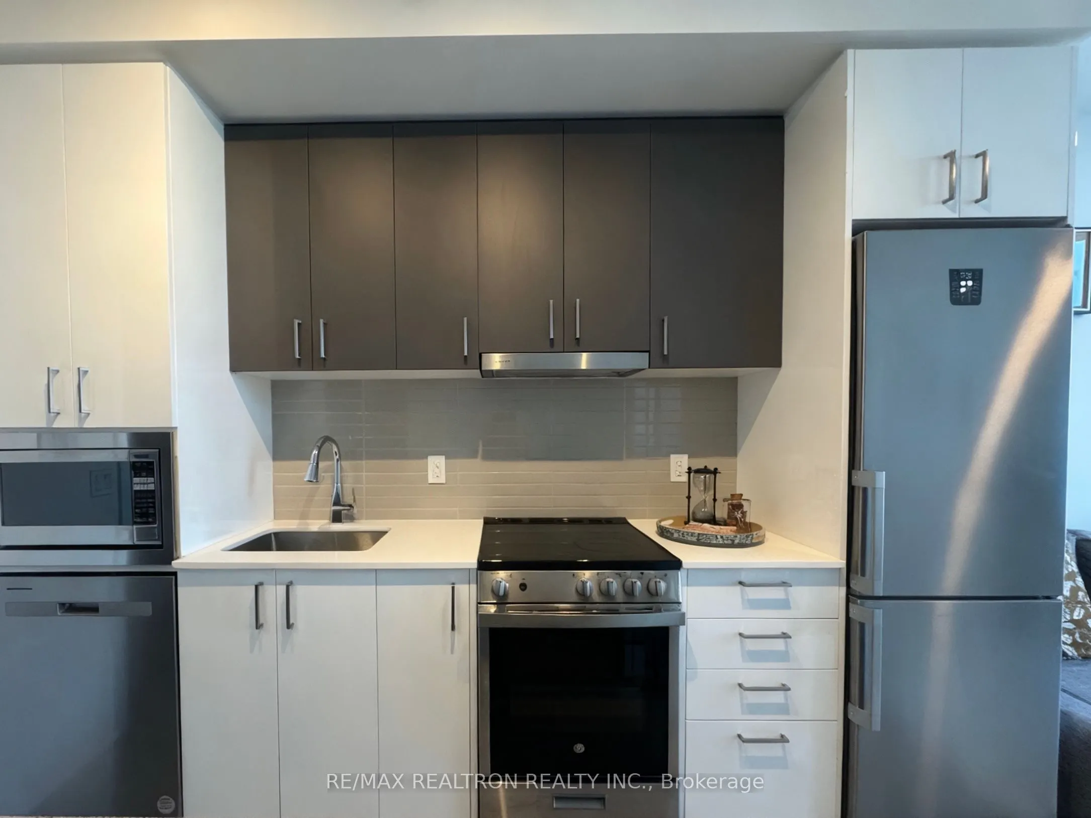 50 Upper Mall Way, #728