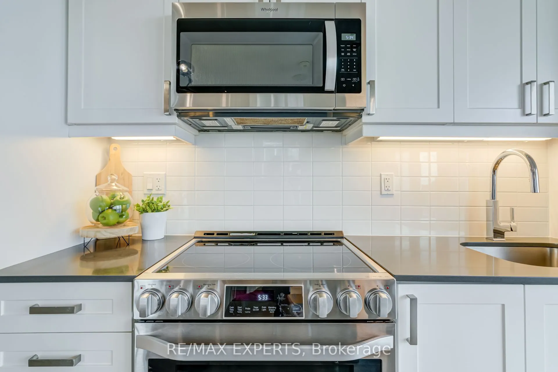 7895 Jane Street, #2106