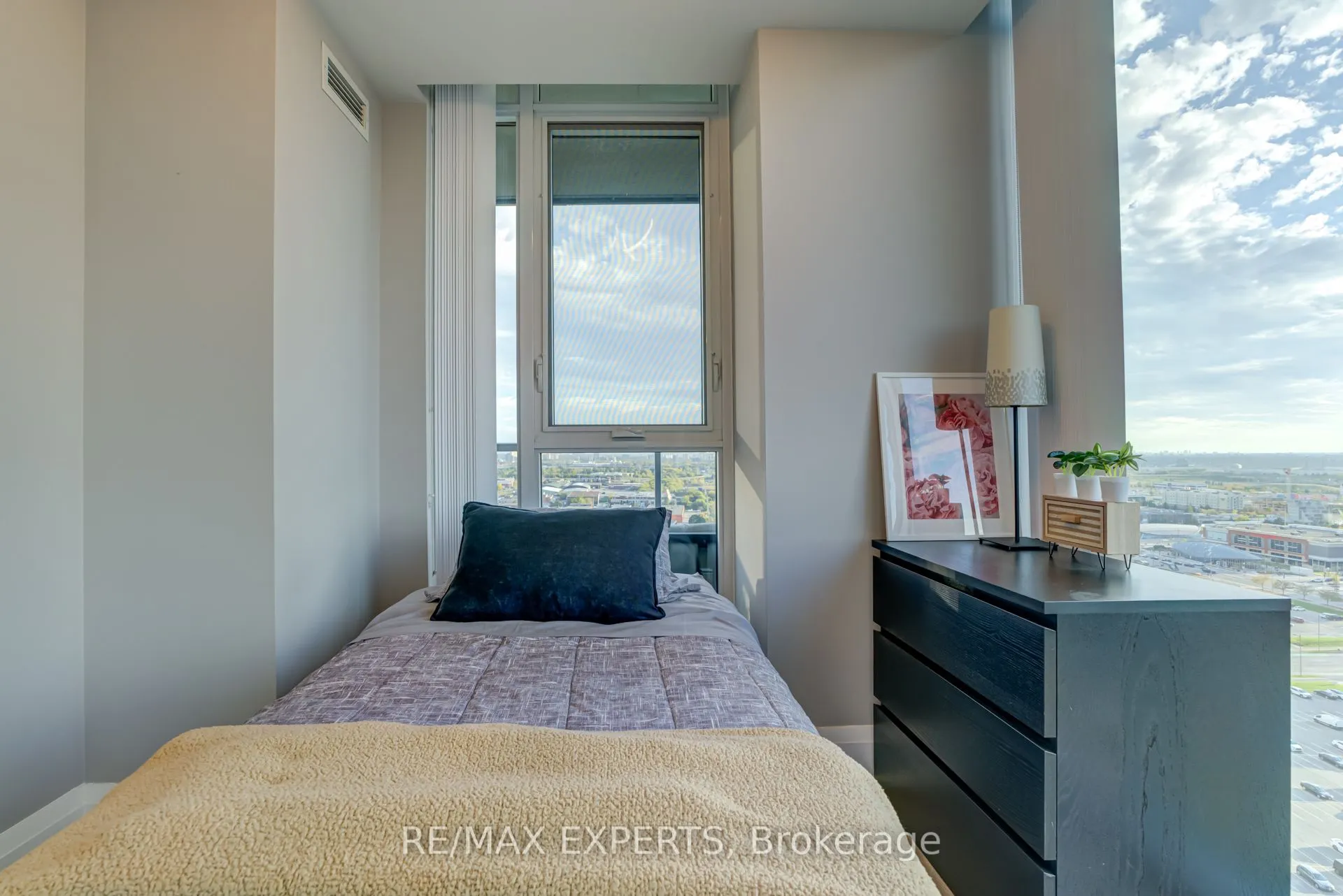 7895 Jane Street, #2106