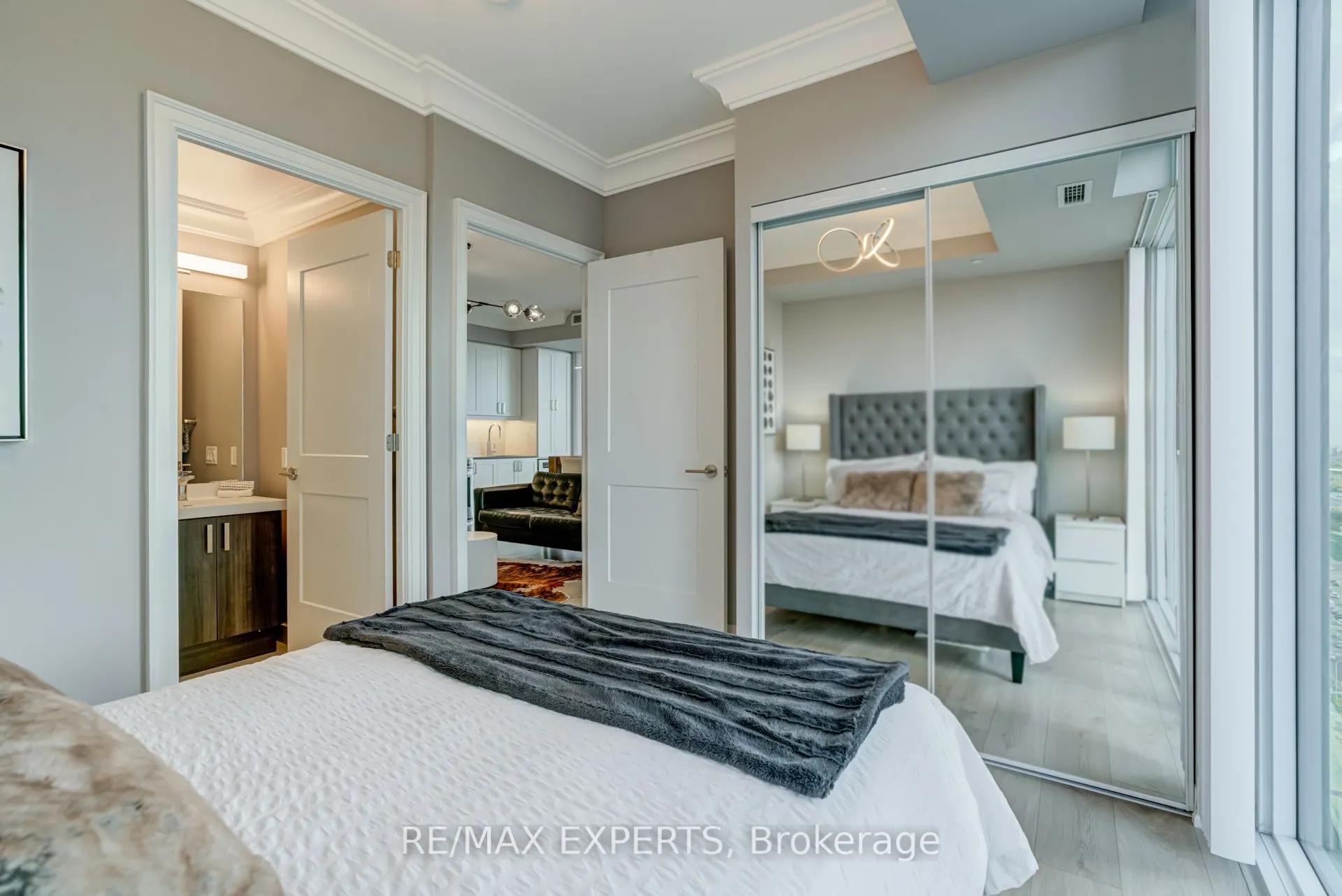 7895 Jane Street, #2106