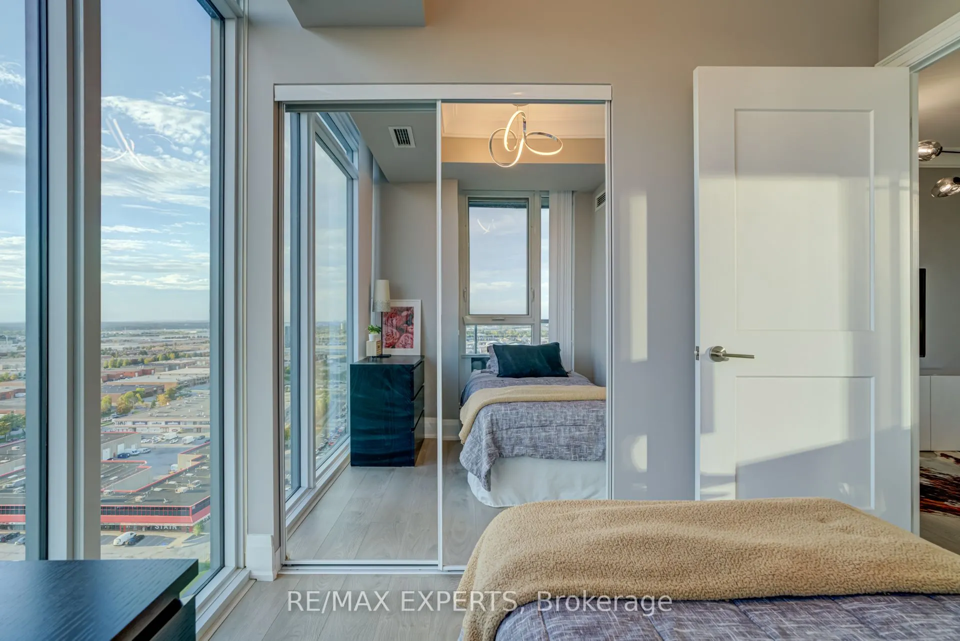 7895 Jane Street, #2106