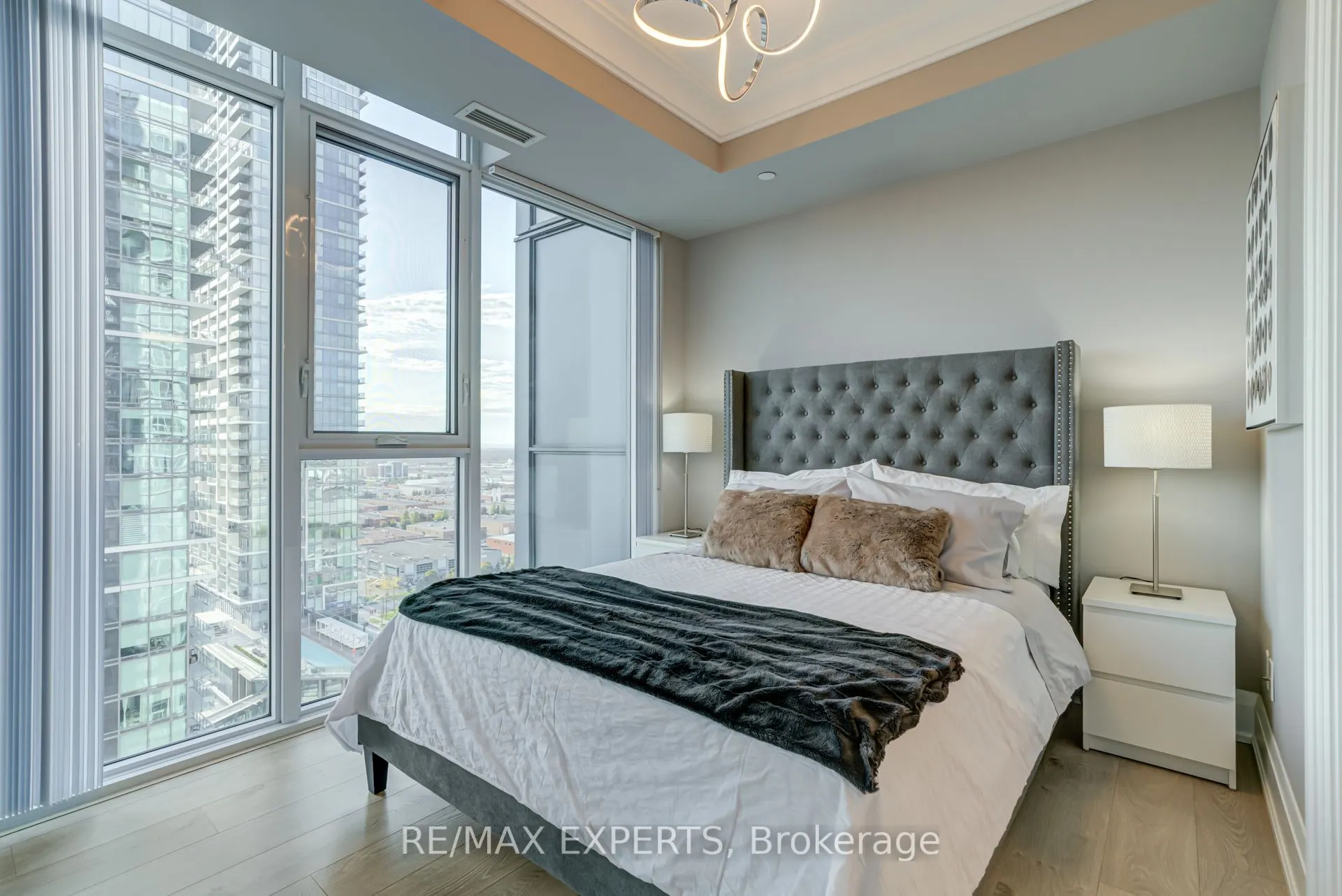 7895 Jane Street, #2106