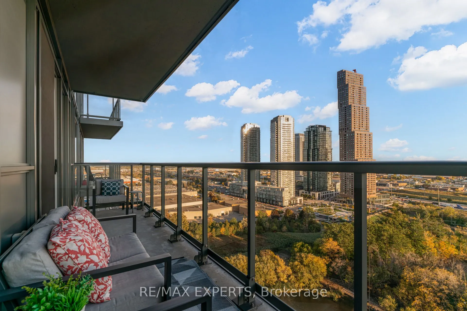 7895 Jane Street, #2106