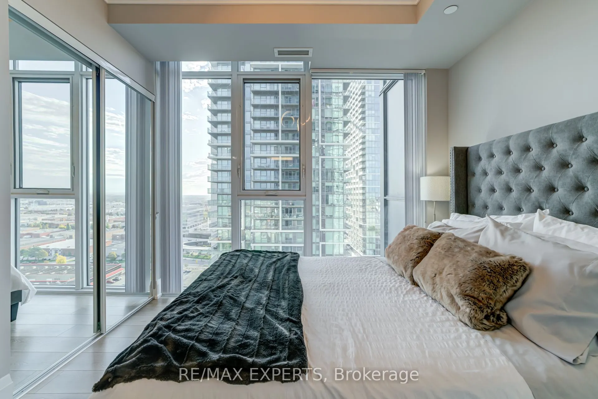 7895 Jane Street, #2106