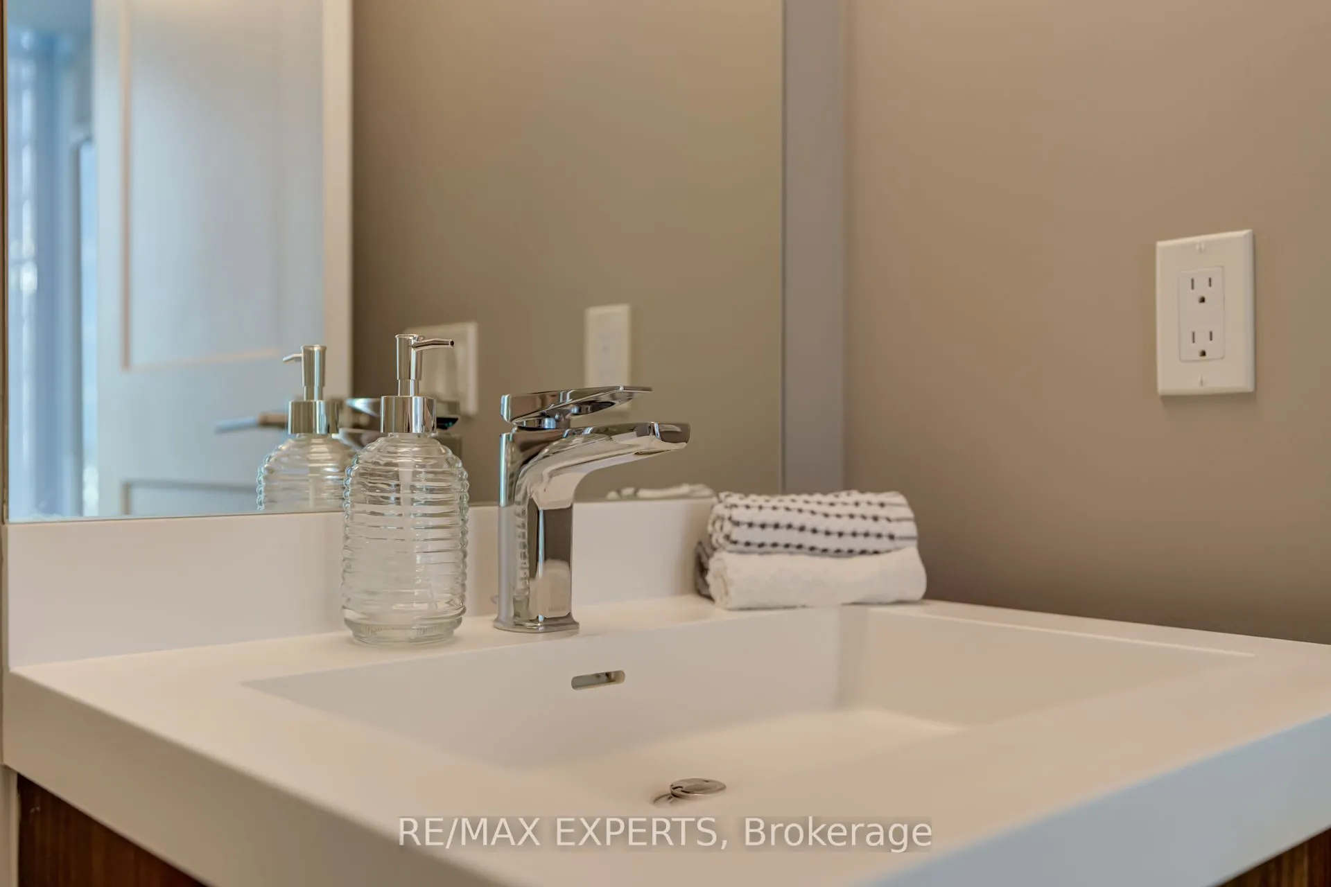 7895 Jane Street, #2106