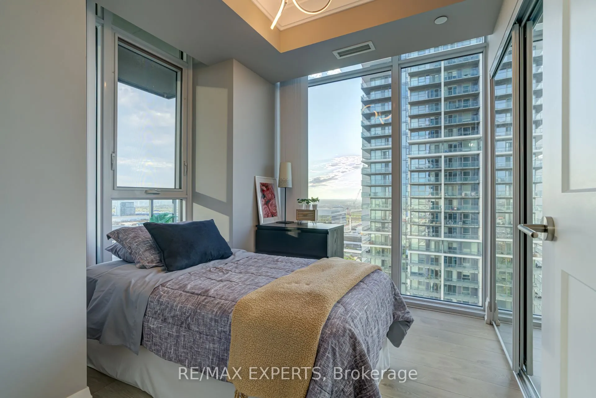7895 Jane Street, #2106