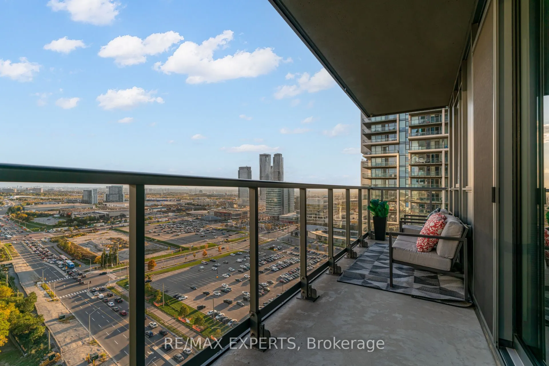 7895 Jane Street, #2106