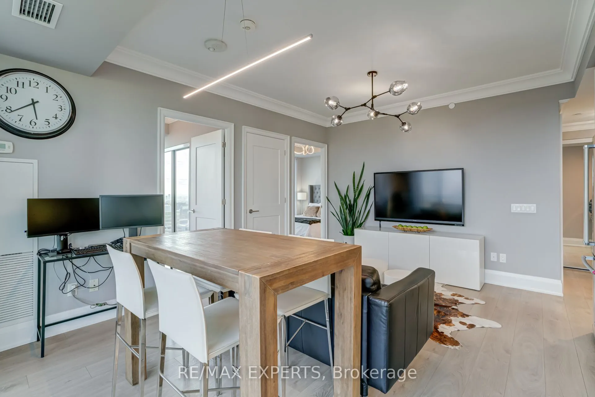7895 Jane Street, #2106
