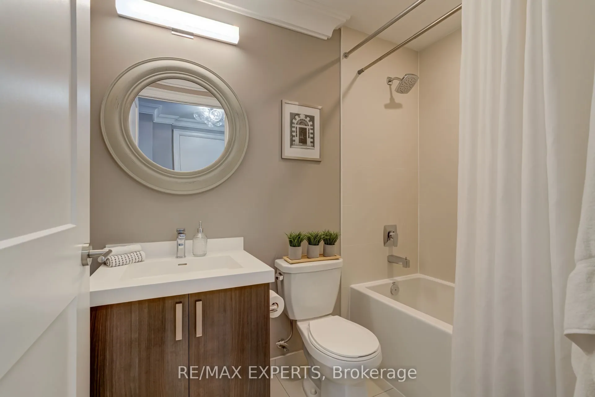 7895 Jane Street, #2106