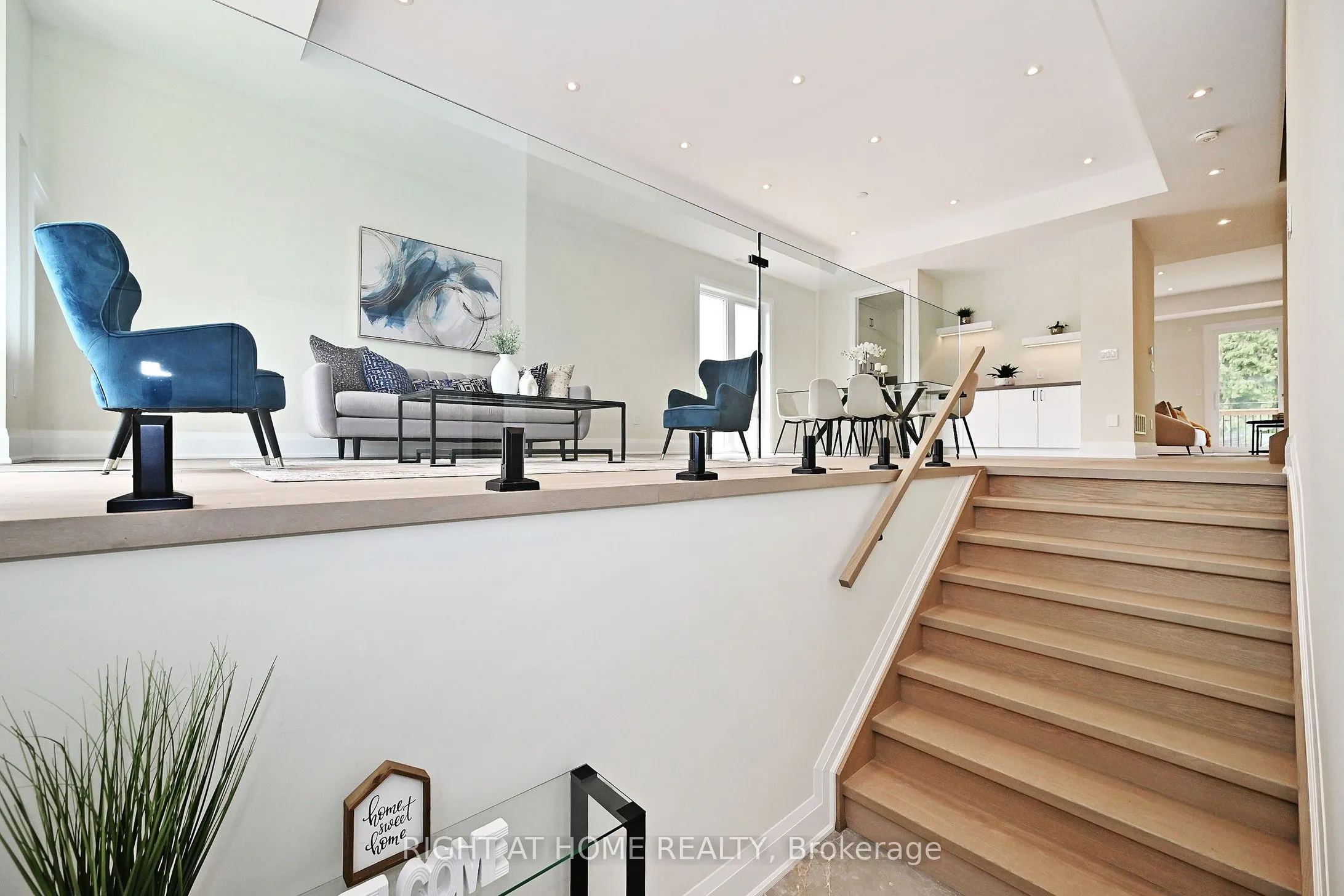170 Lucas Street N, #170