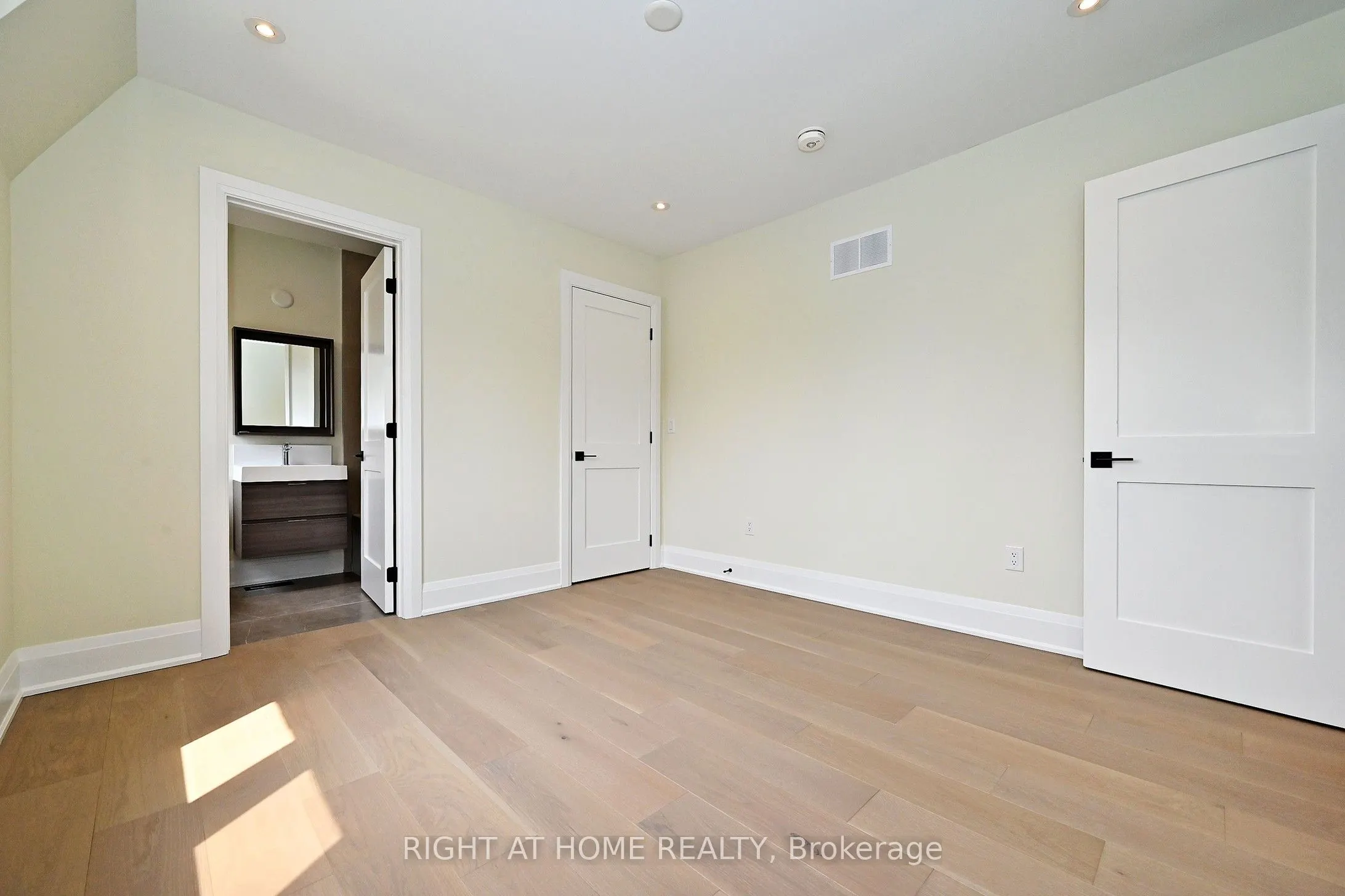 170 Lucas Street N, #170