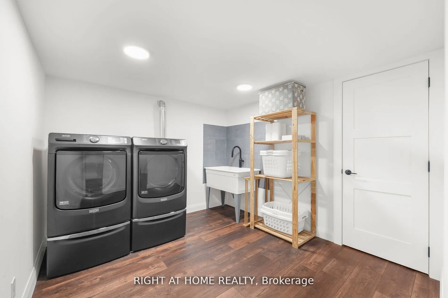 17083 Warden Avenue