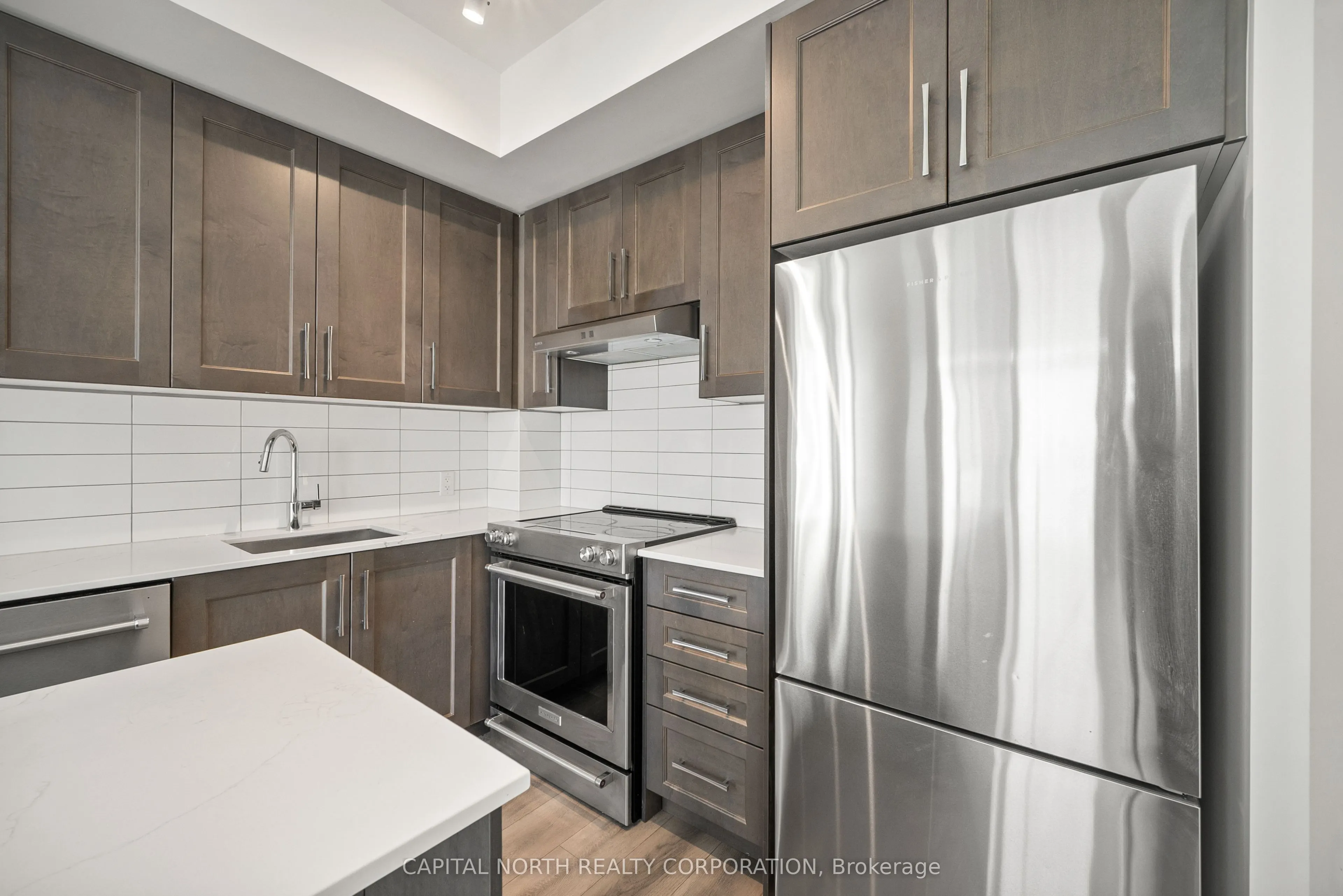 9000 Jane Street, #911