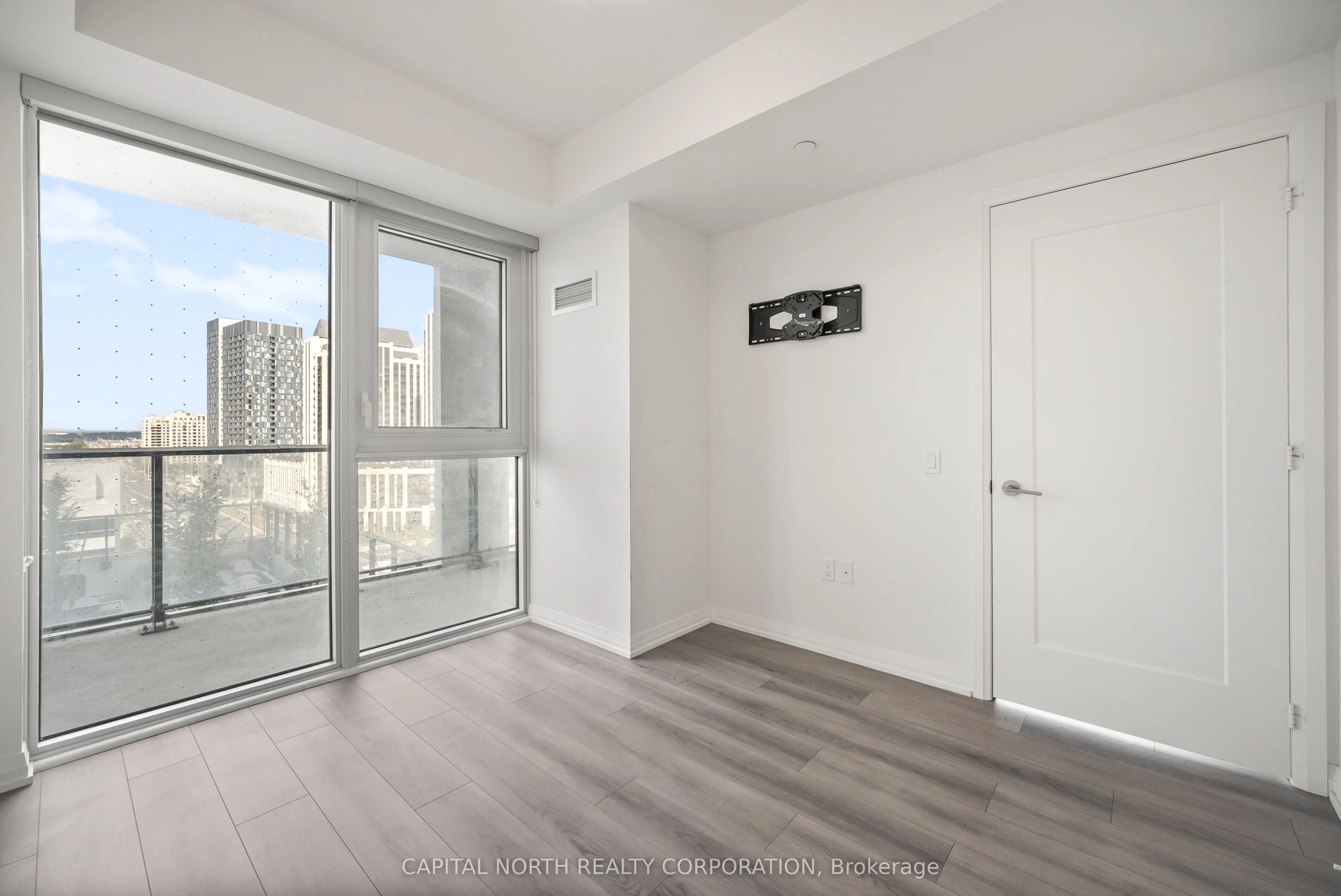 9000 Jane Street, #911