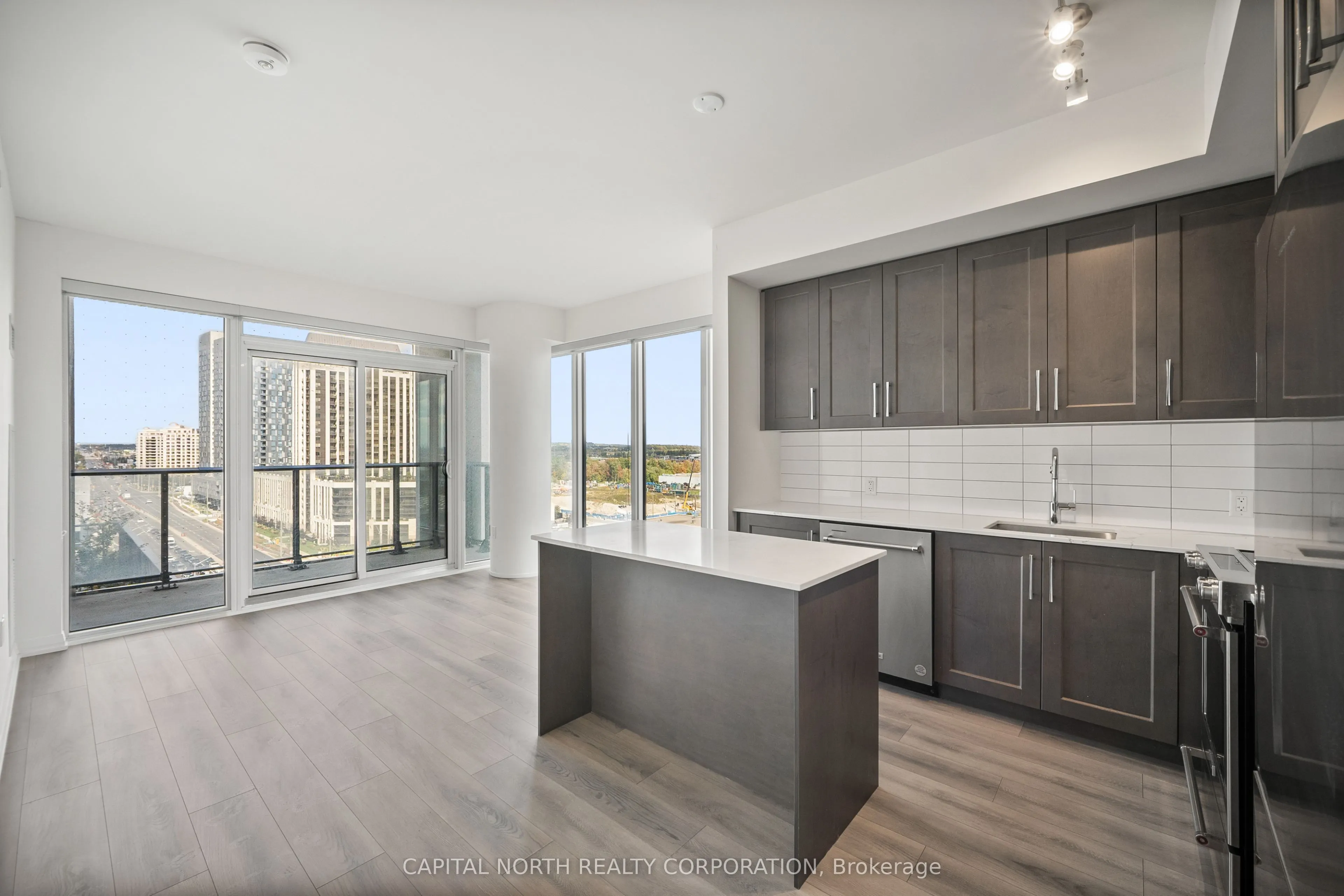 9000 Jane Street, #911