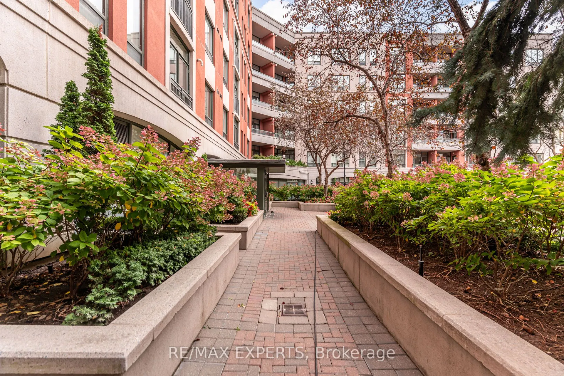 53 Woodbridge Avenue N, #408