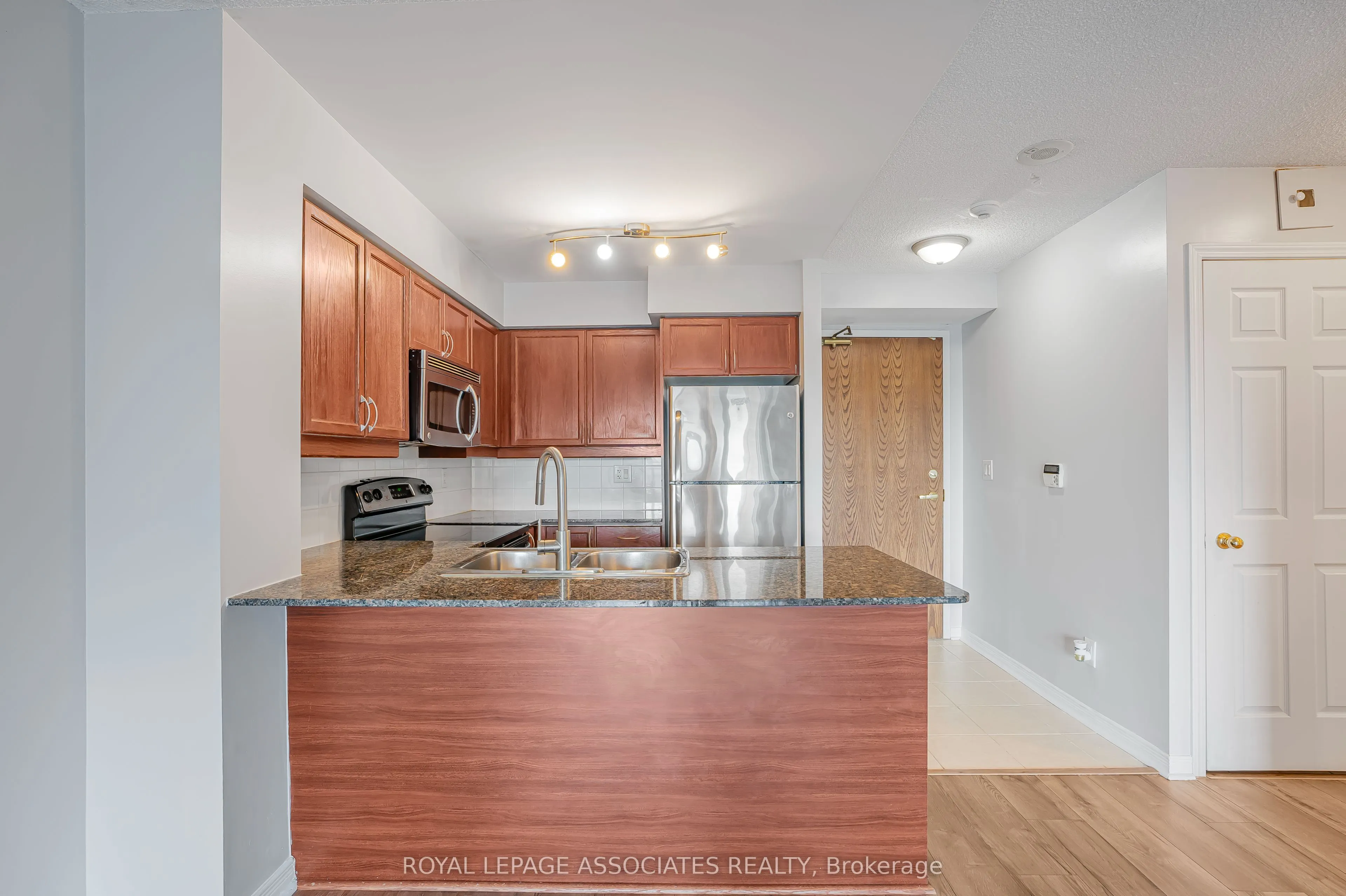 185 Oneida Crescent, #715