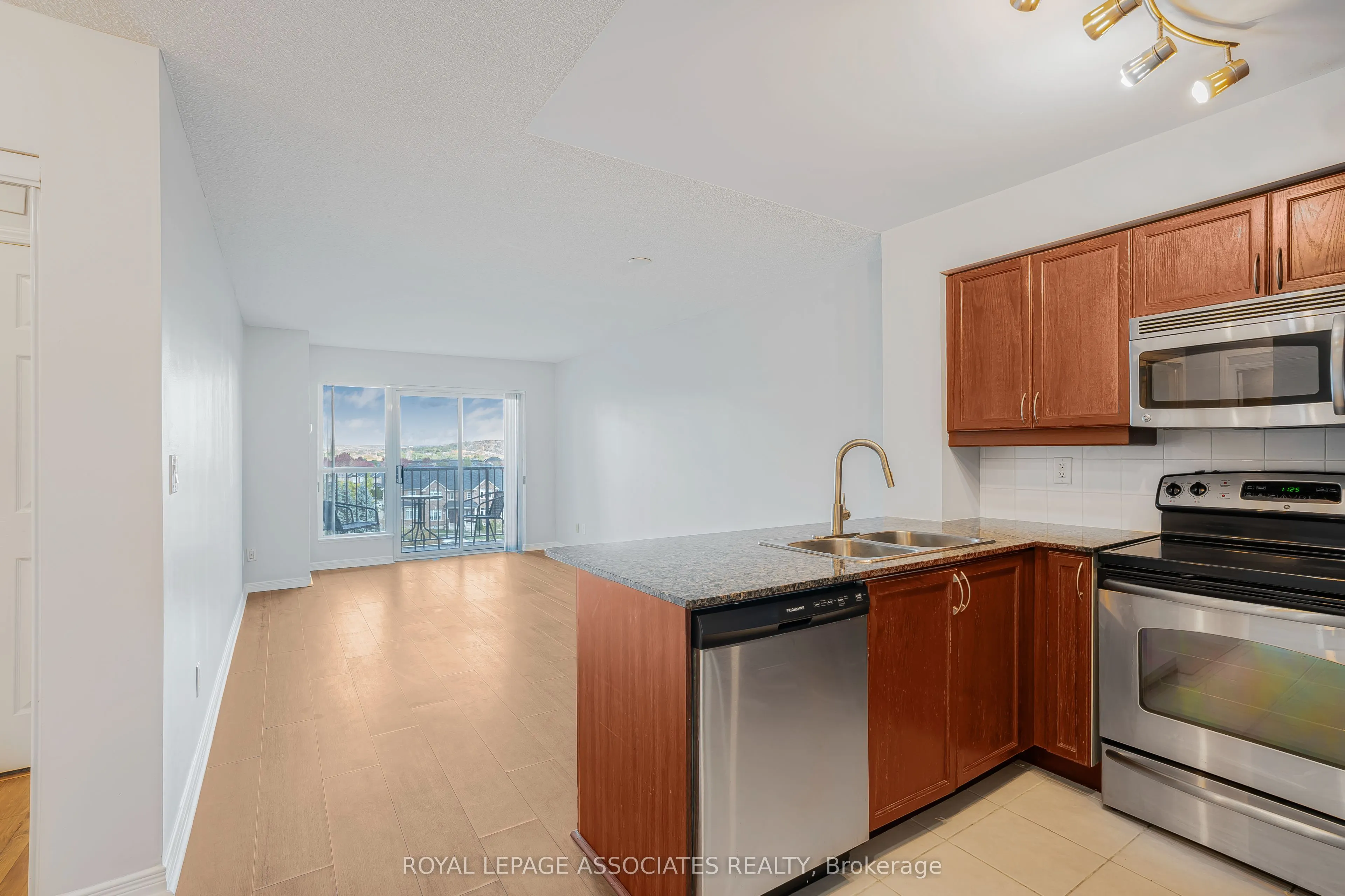 185 Oneida Crescent, #715