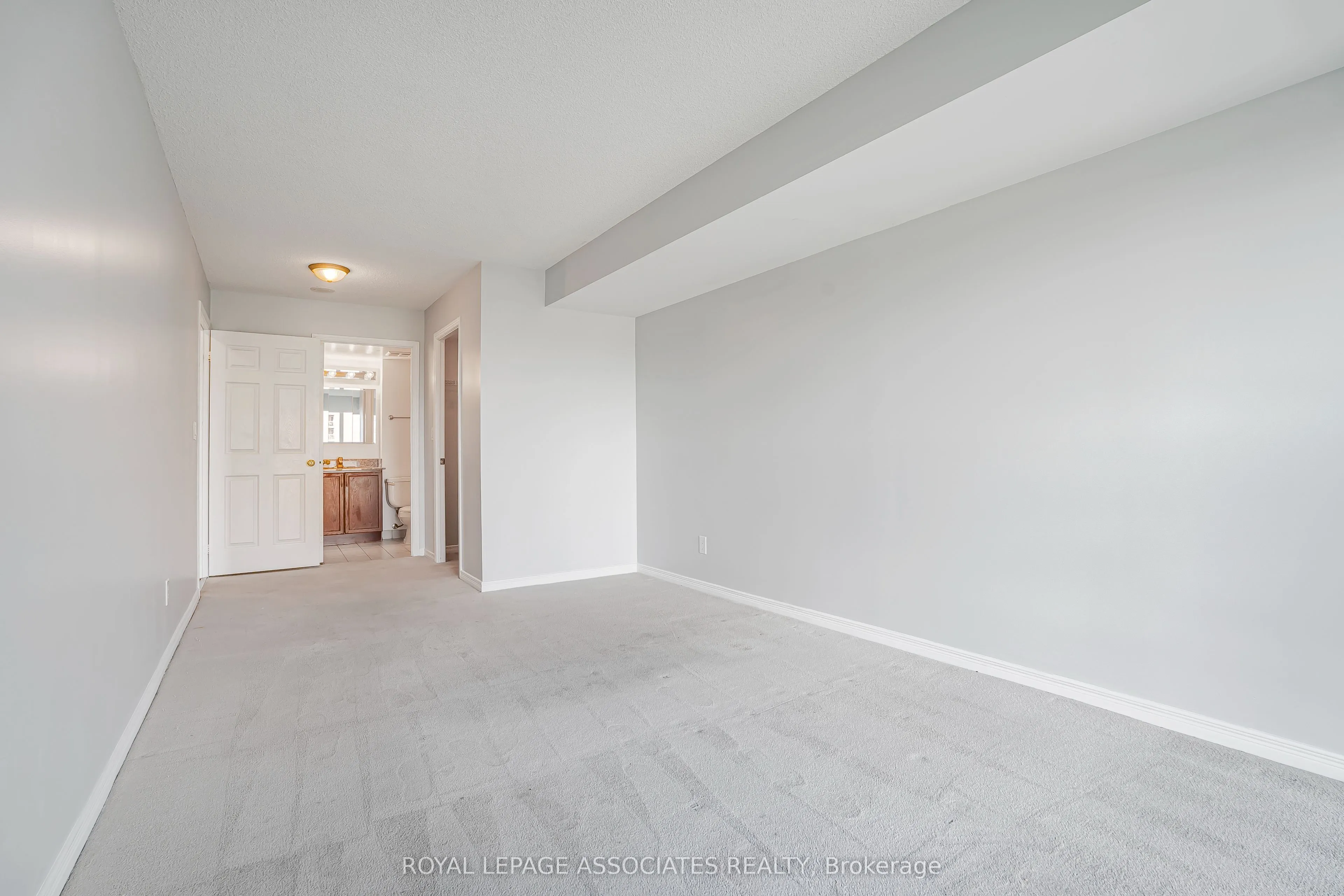 185 Oneida Crescent, #715