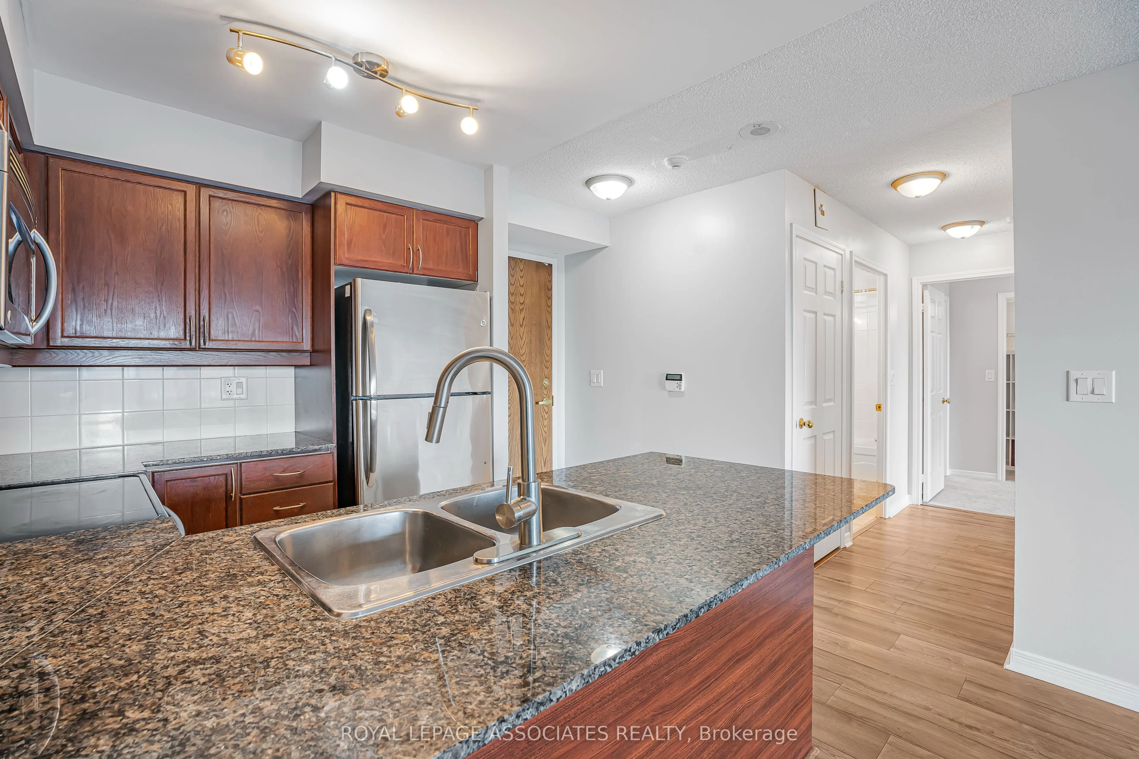 185 Oneida Crescent, #715