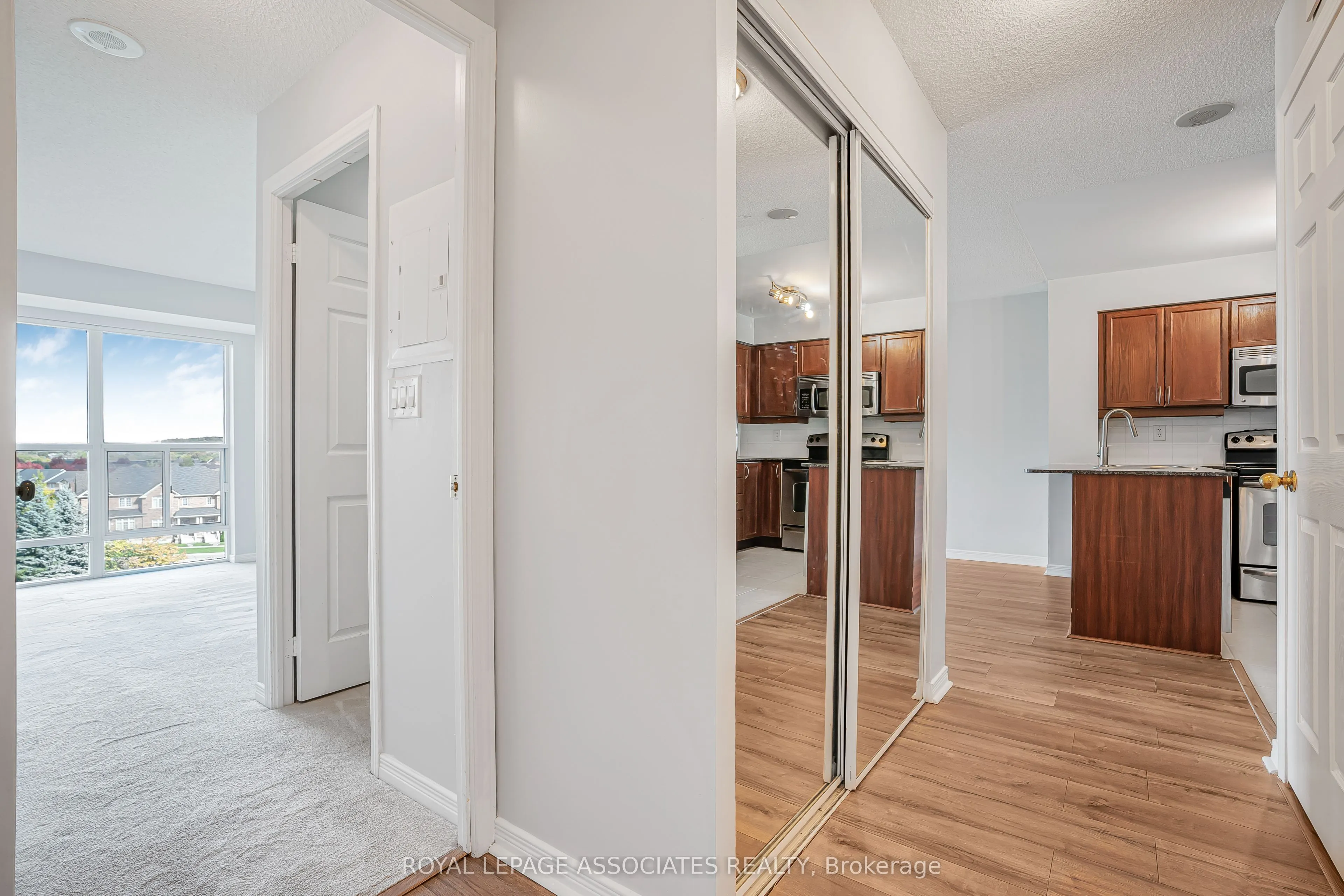 185 Oneida Crescent, #715