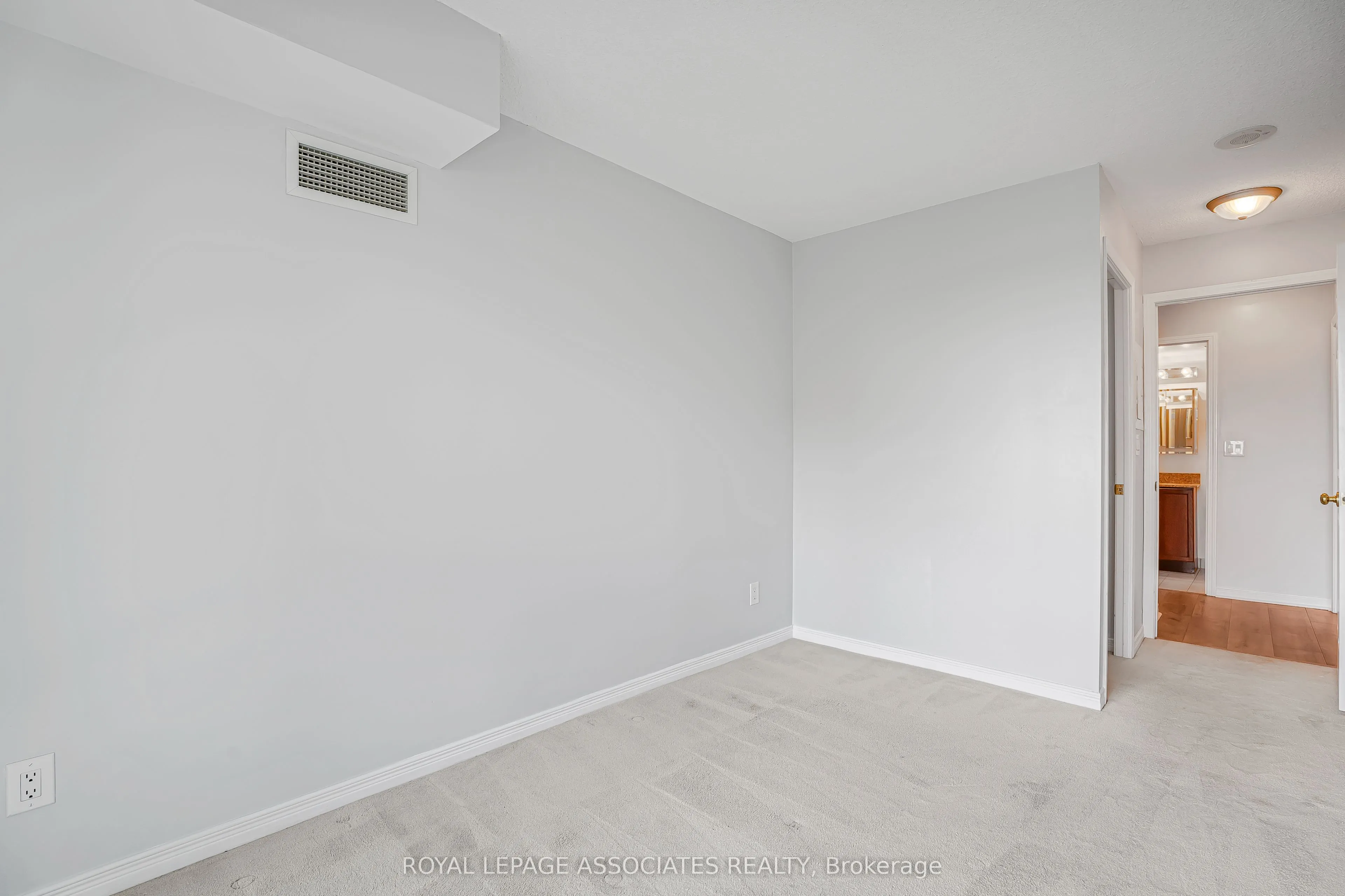 185 Oneida Crescent, #715