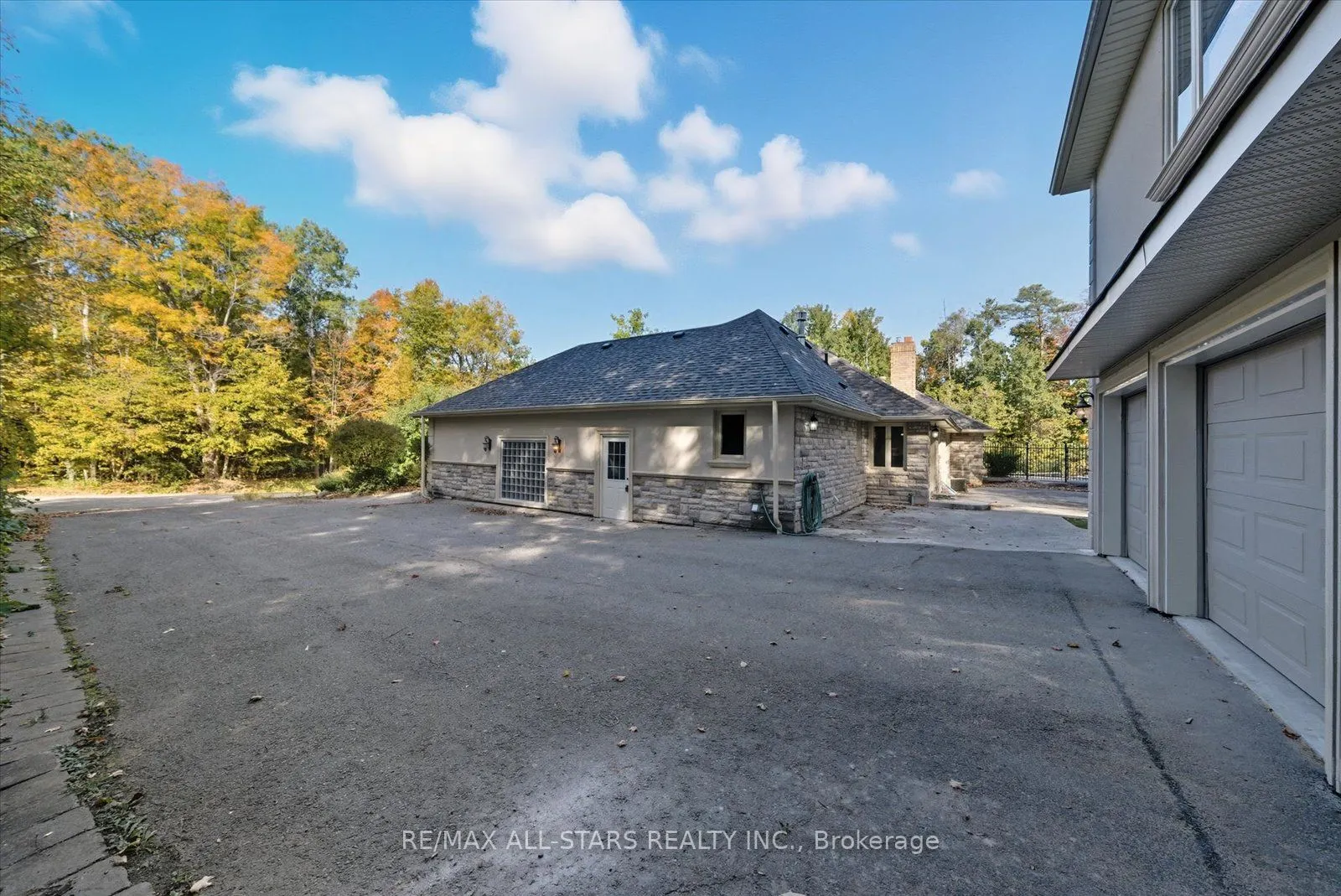 40 Algonquin Forest Drive
