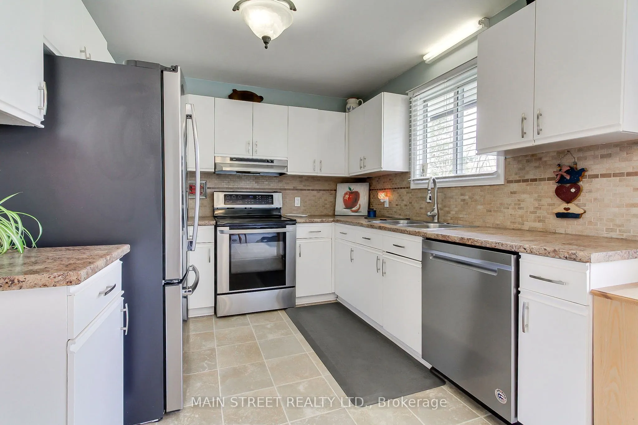 32 Beaverdale Crescent