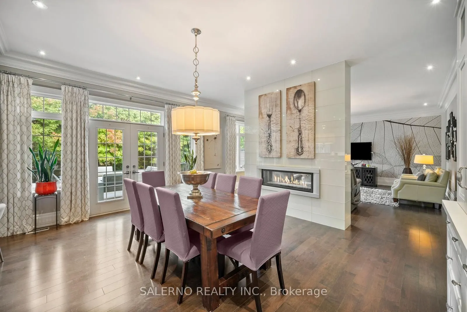 8 Thornhill Avenue