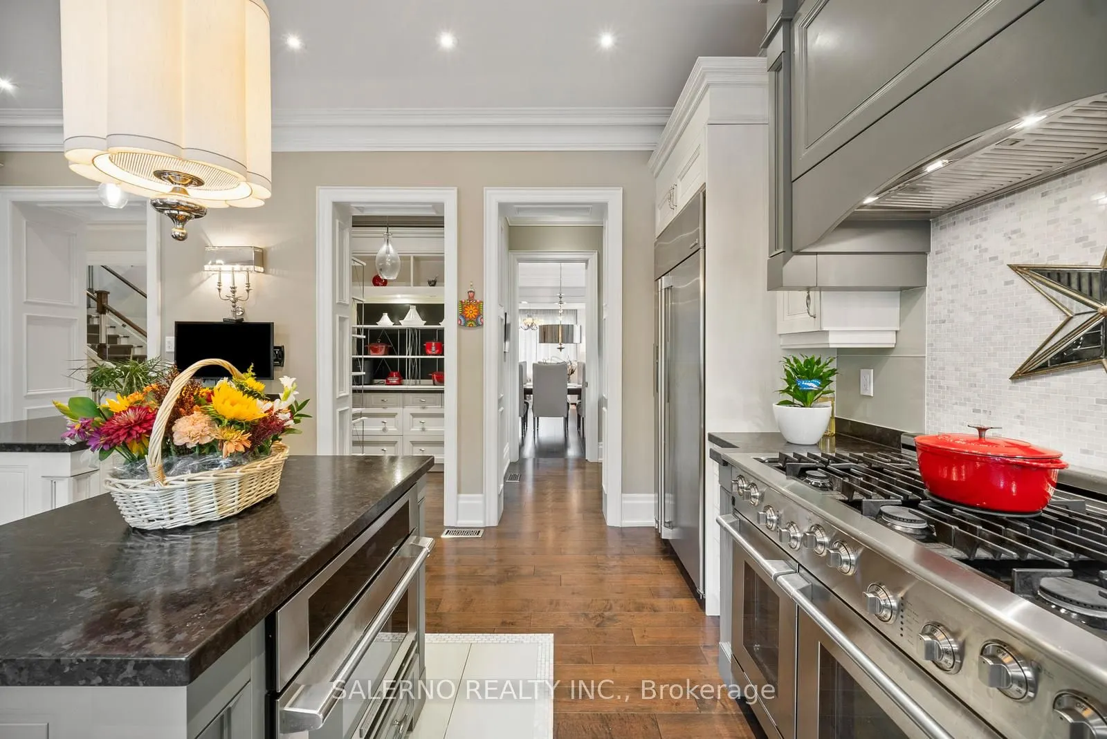 8 Thornhill Avenue