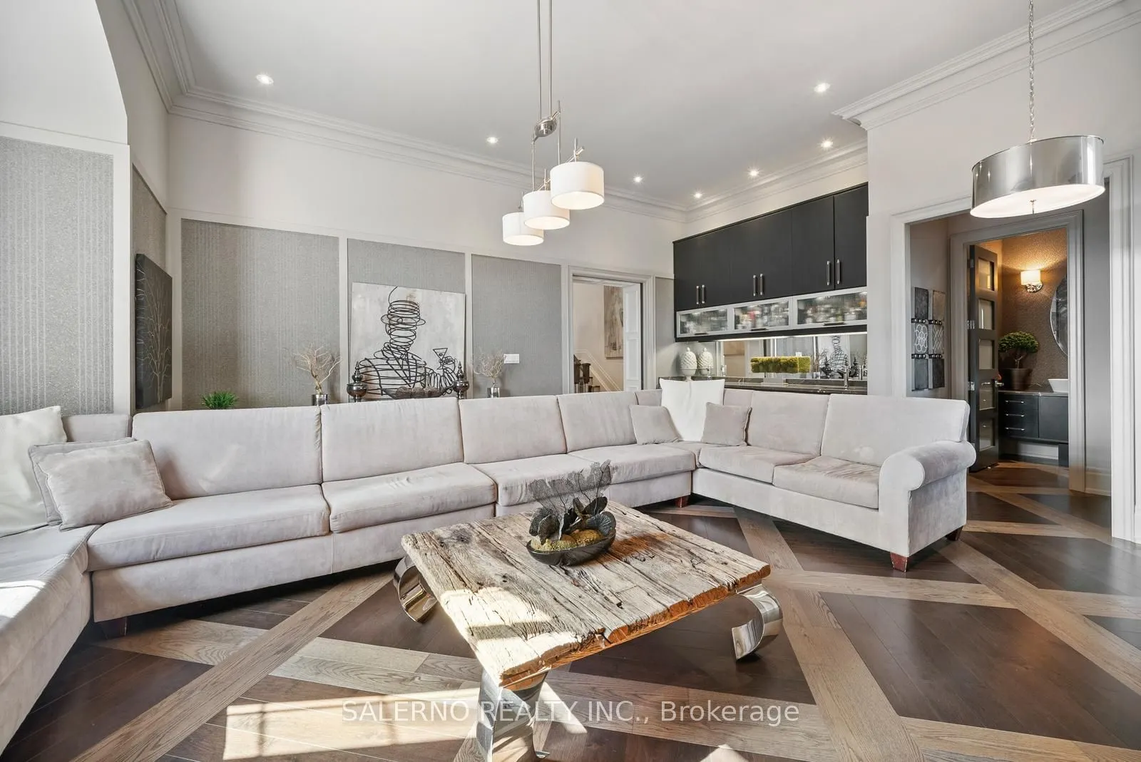 8 Thornhill Avenue