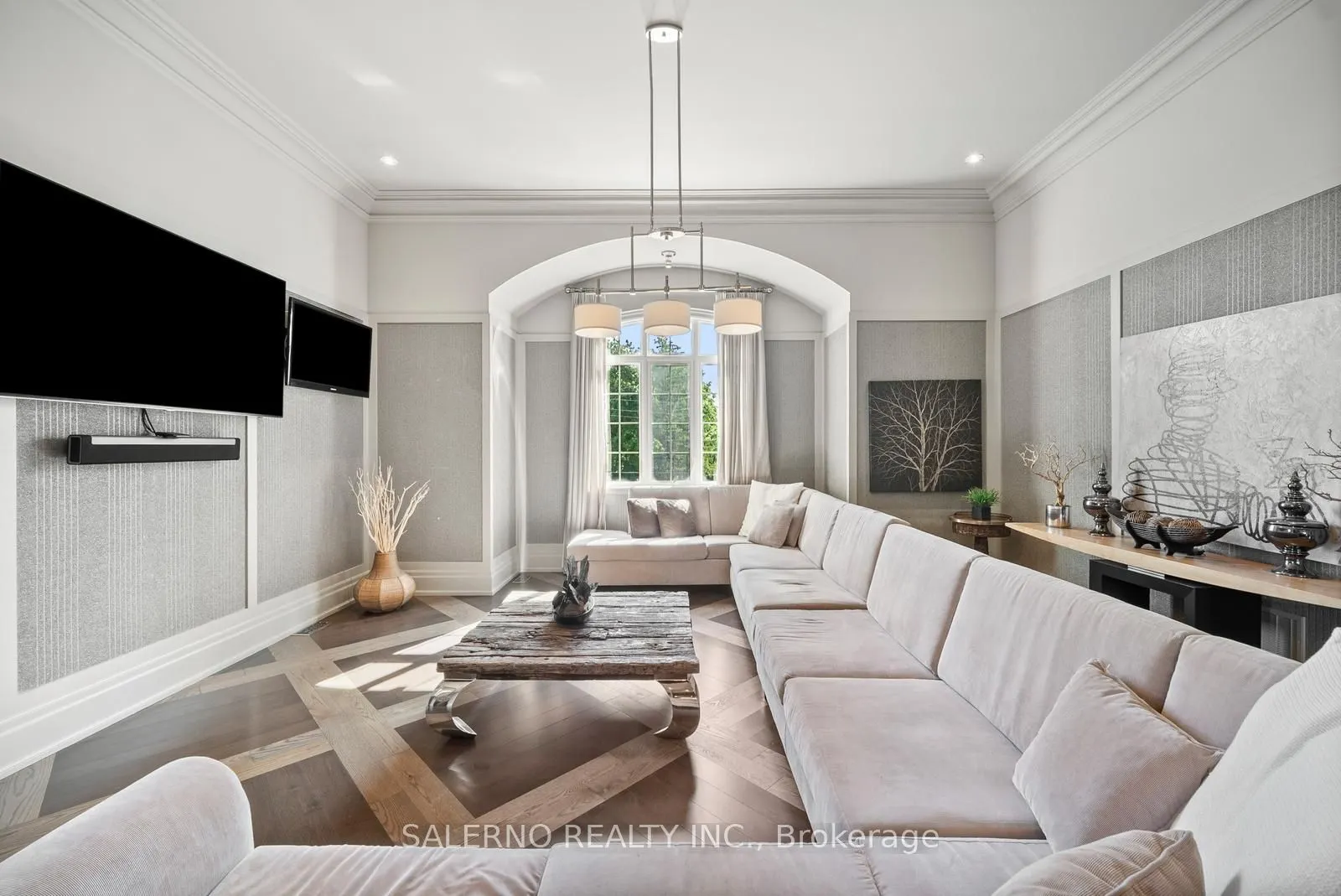 8 Thornhill Avenue