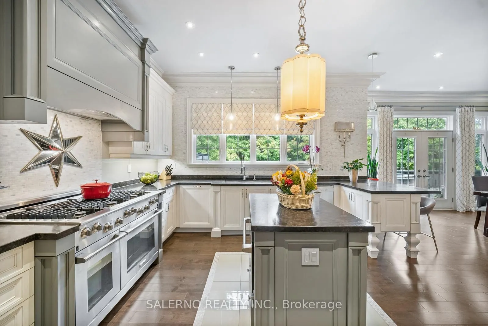 8 Thornhill Avenue