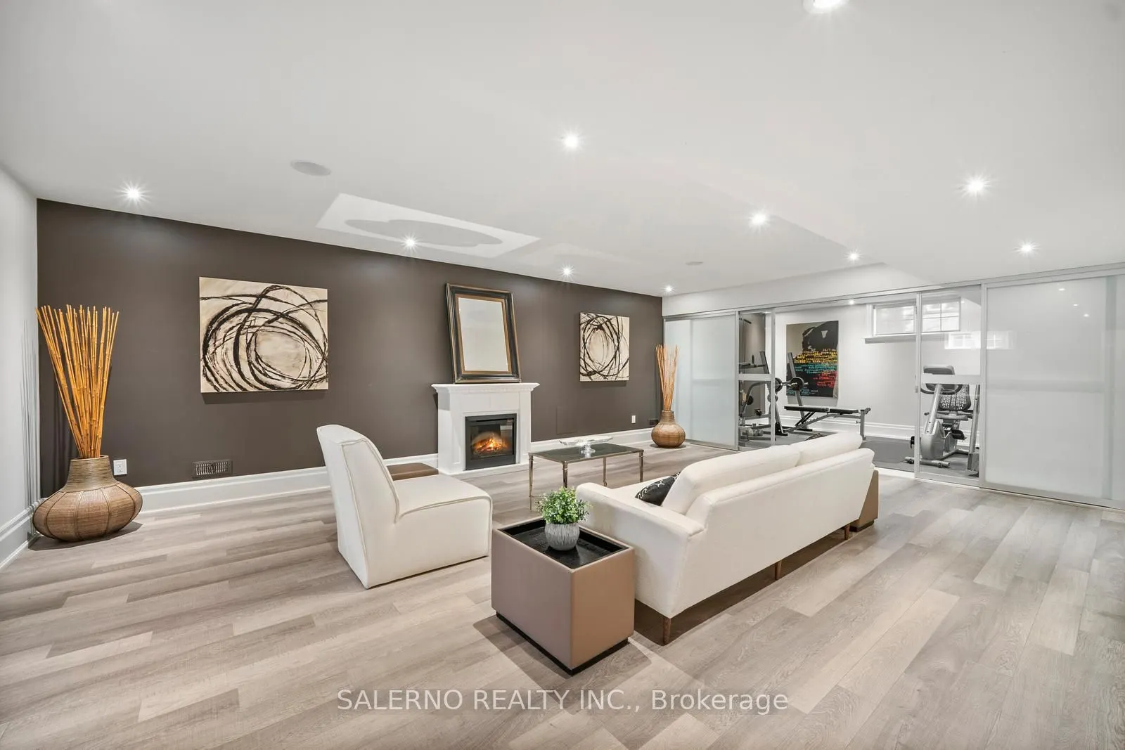 8 Thornhill Avenue