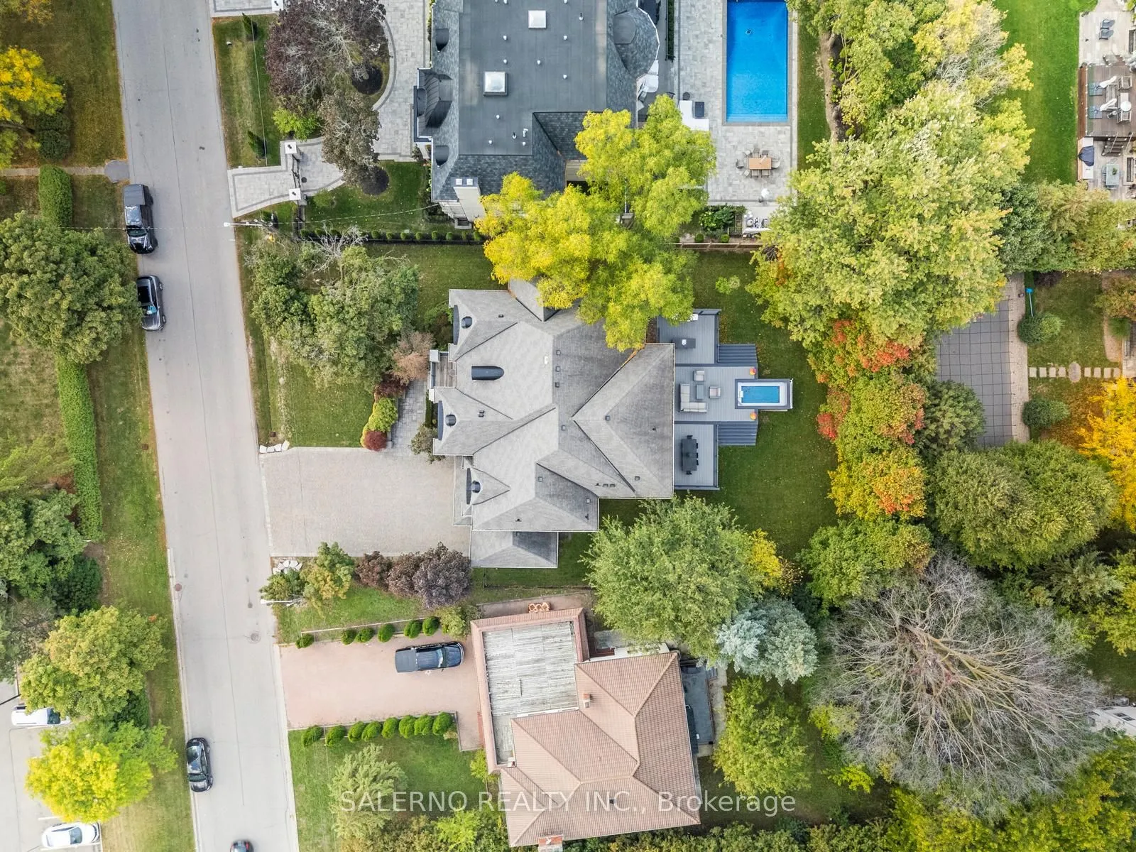 8 Thornhill Avenue