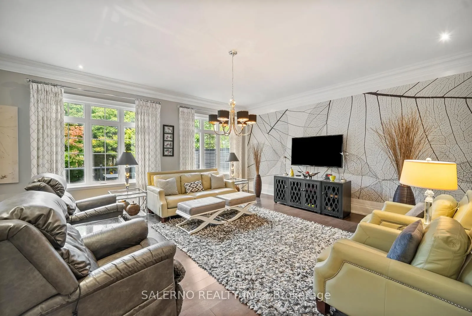 8 Thornhill Avenue