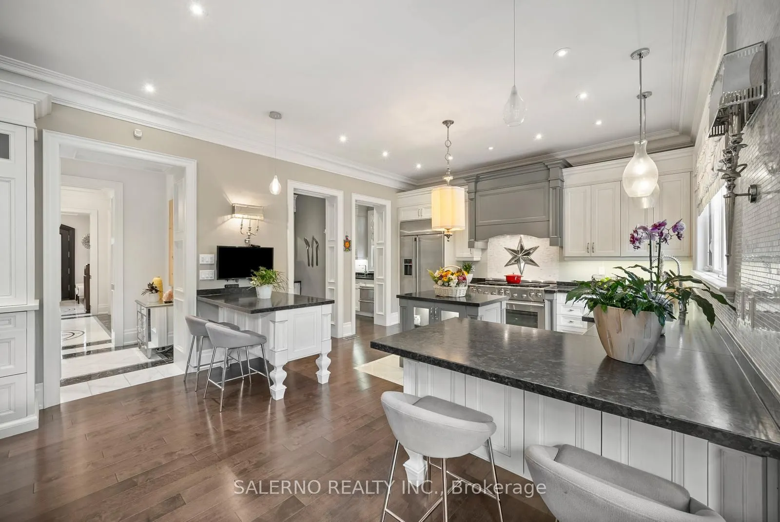 8 Thornhill Avenue
