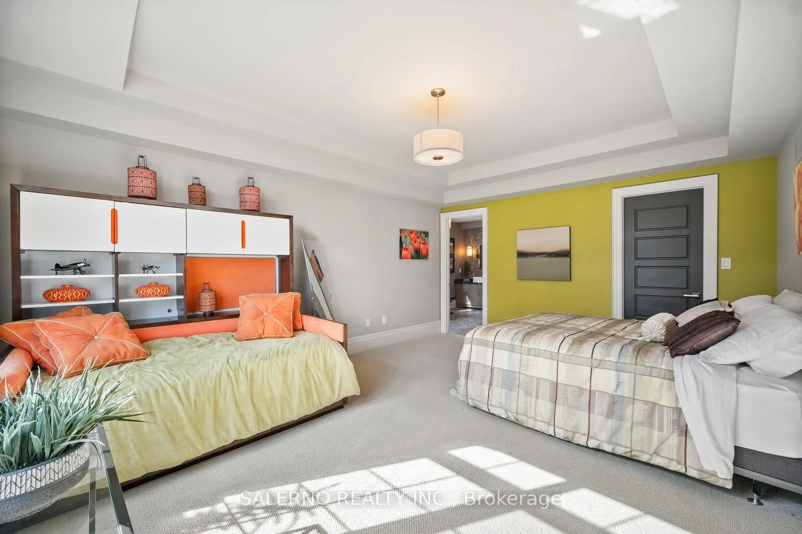 8 Thornhill Avenue