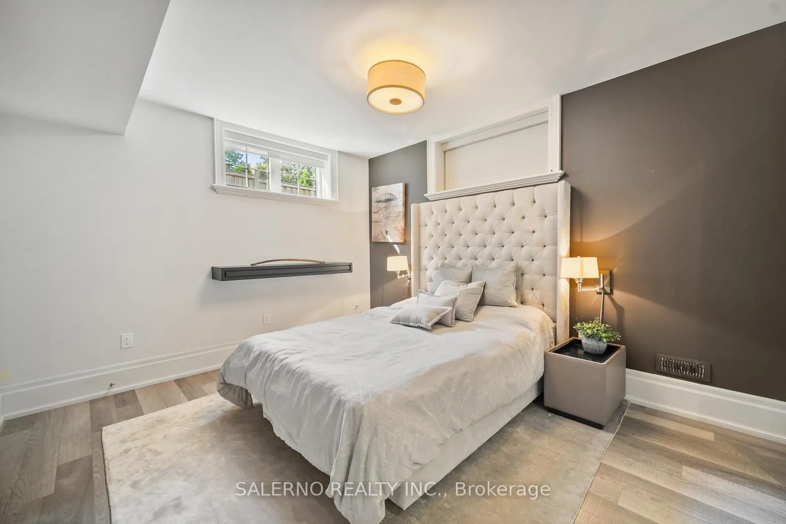 8 Thornhill Avenue