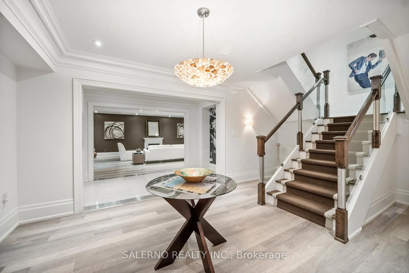 8 Thornhill Avenue