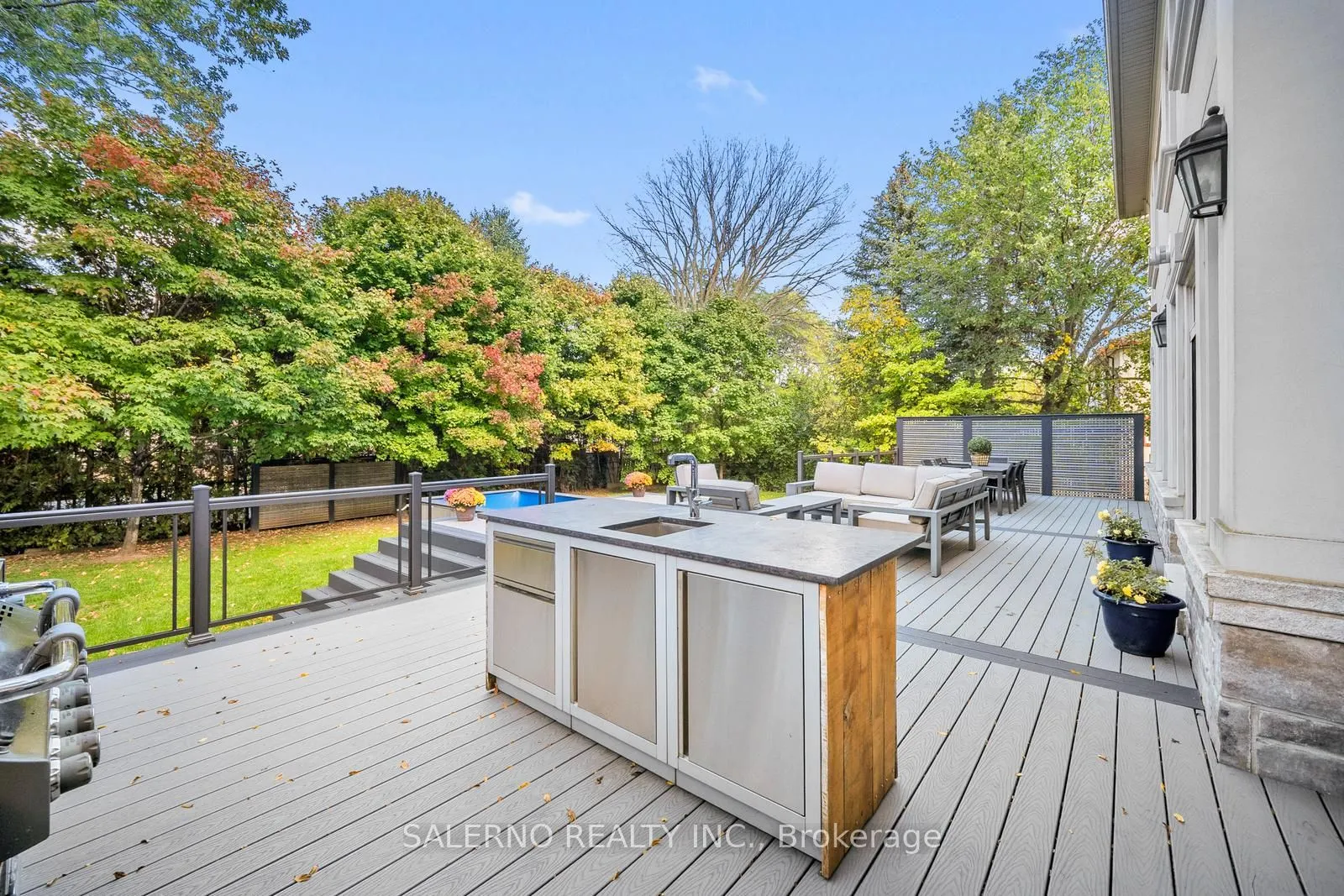 8 Thornhill Avenue