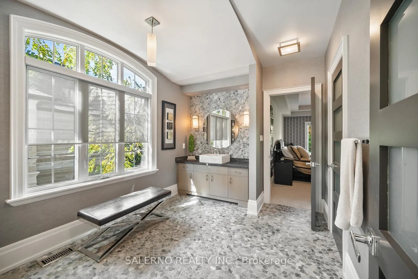 8 Thornhill Avenue
