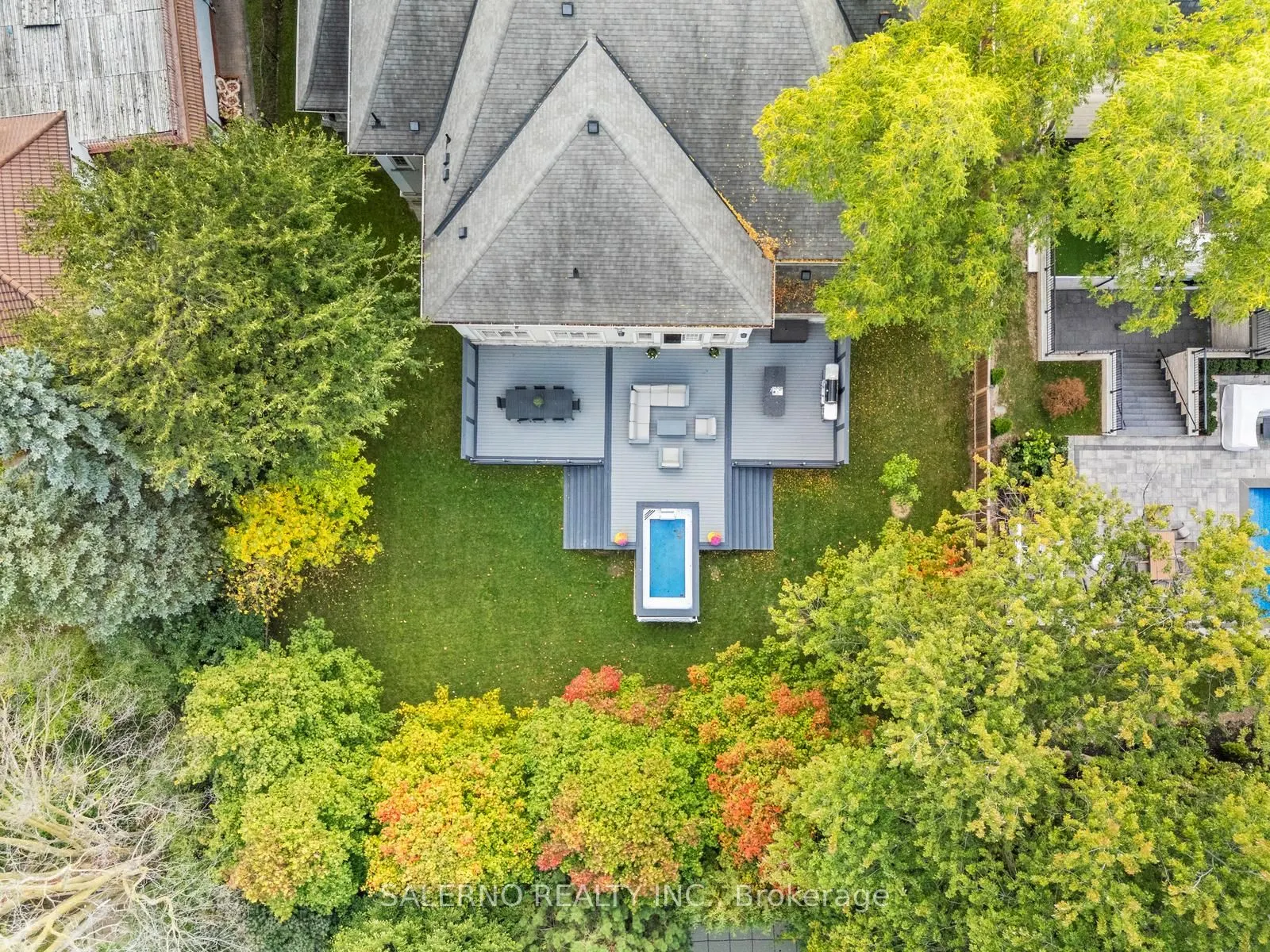 8 Thornhill Avenue