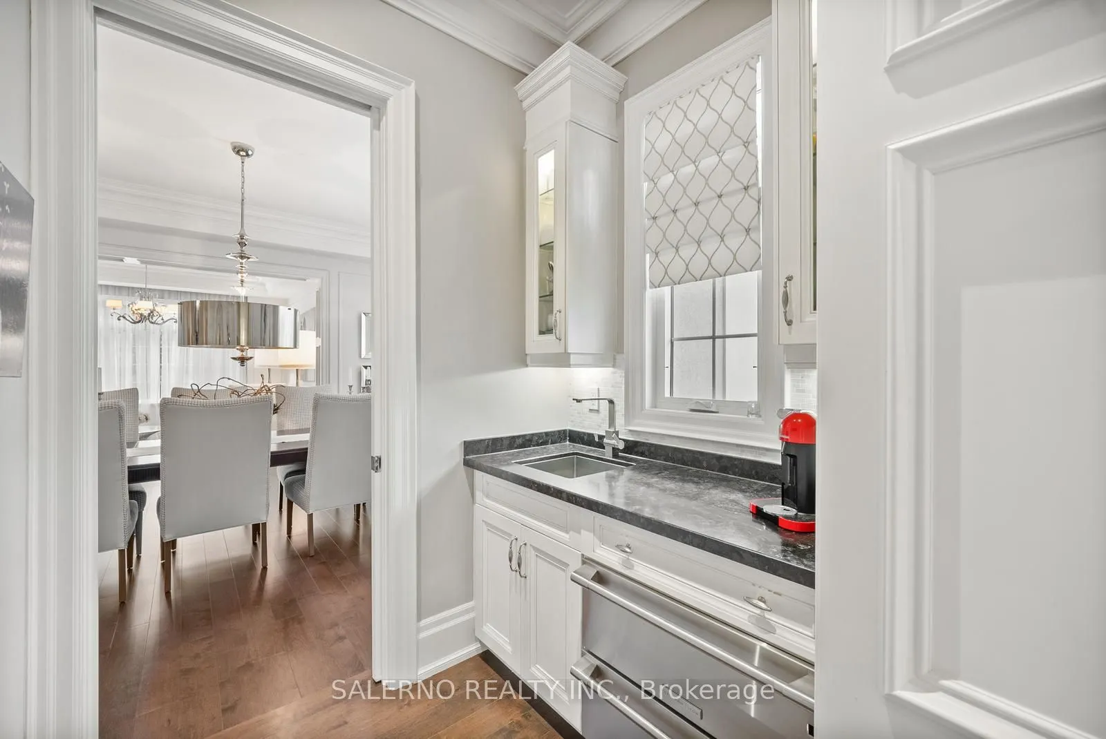 8 Thornhill Avenue
