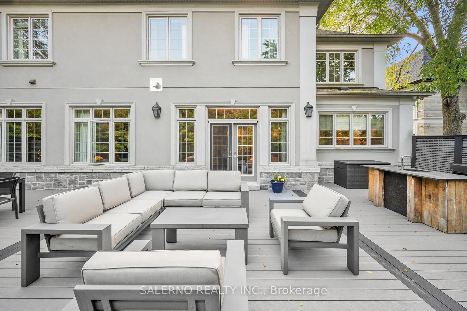 8 Thornhill Avenue
