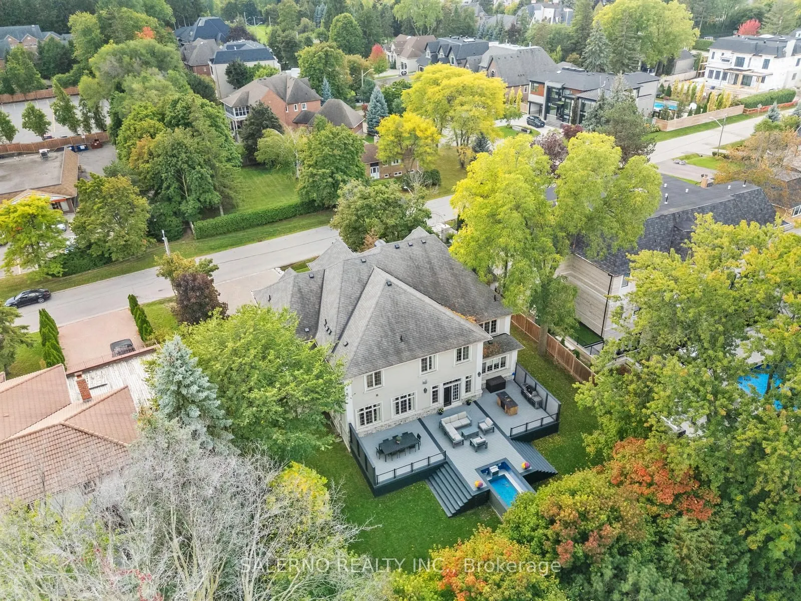 8 Thornhill Avenue