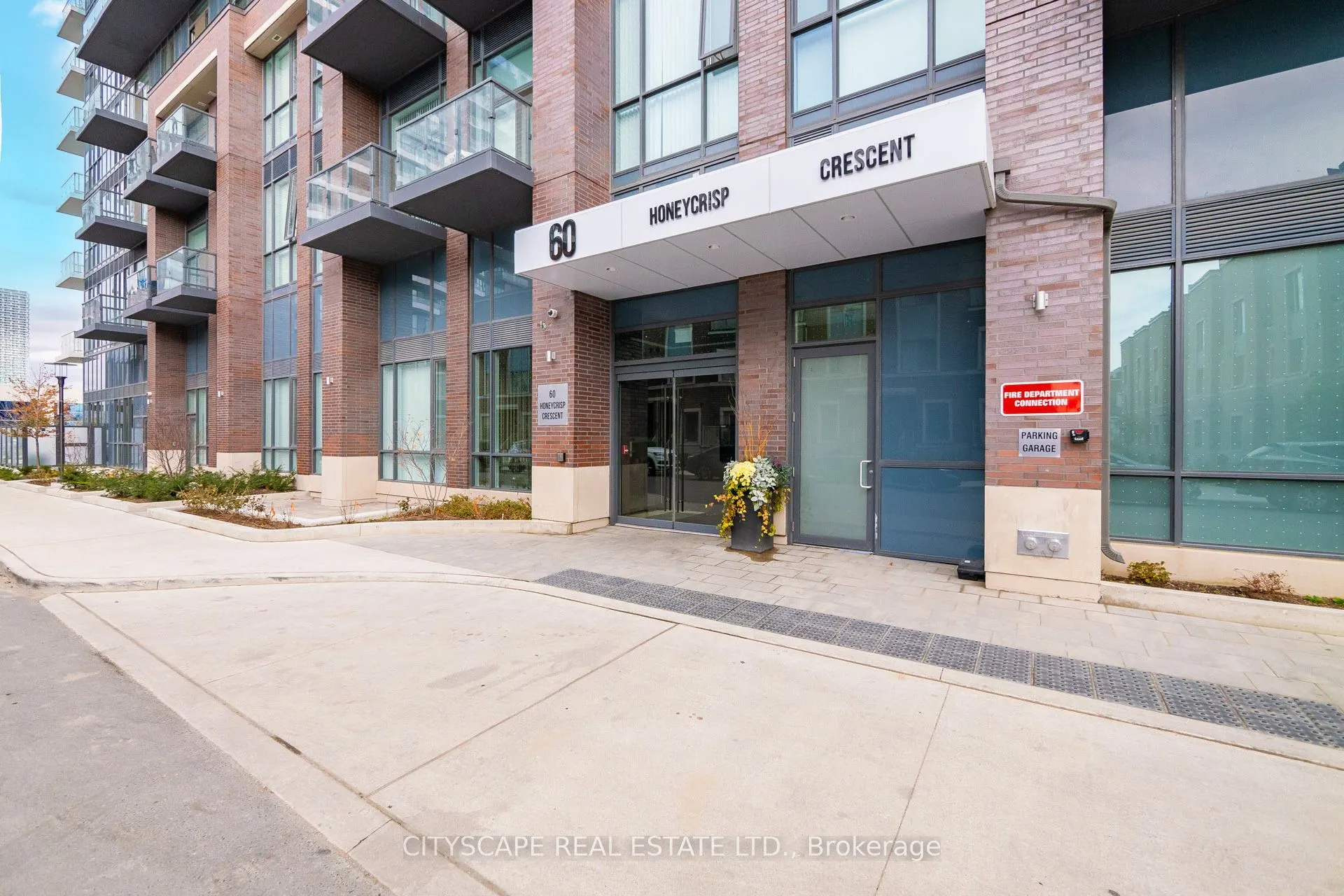 60 Honeycrisp Crescent, #210