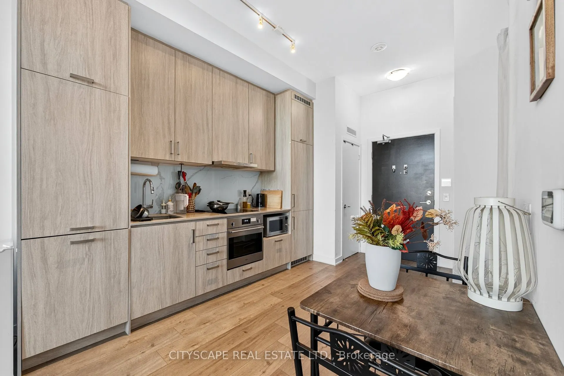 60 Honeycrisp Crescent, #210